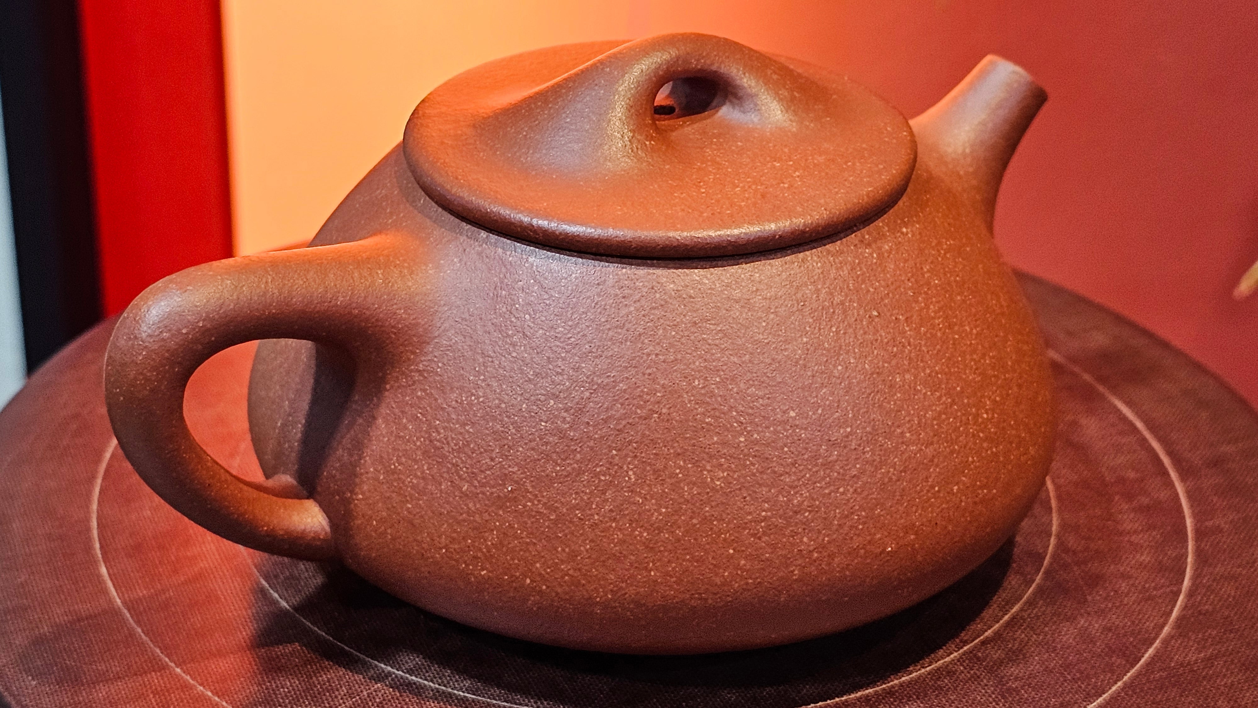 Jing Zhou Shi Piao 景舟石瓢, 239.8ml, Hong Jiang Po Ni 红降坡泥, by Craftsman Chen Gui Zhi 陈桂枝。(Red JiangPoNi is rarer than Yellow JiangPoNi, XiaoMeiYao ZhuNi & ZhaoZhuang ZhuNi) ~!Congratulations to Ms K.C.! 1549hrs 30th August 2025, Ontario, Canada🇨🇦!