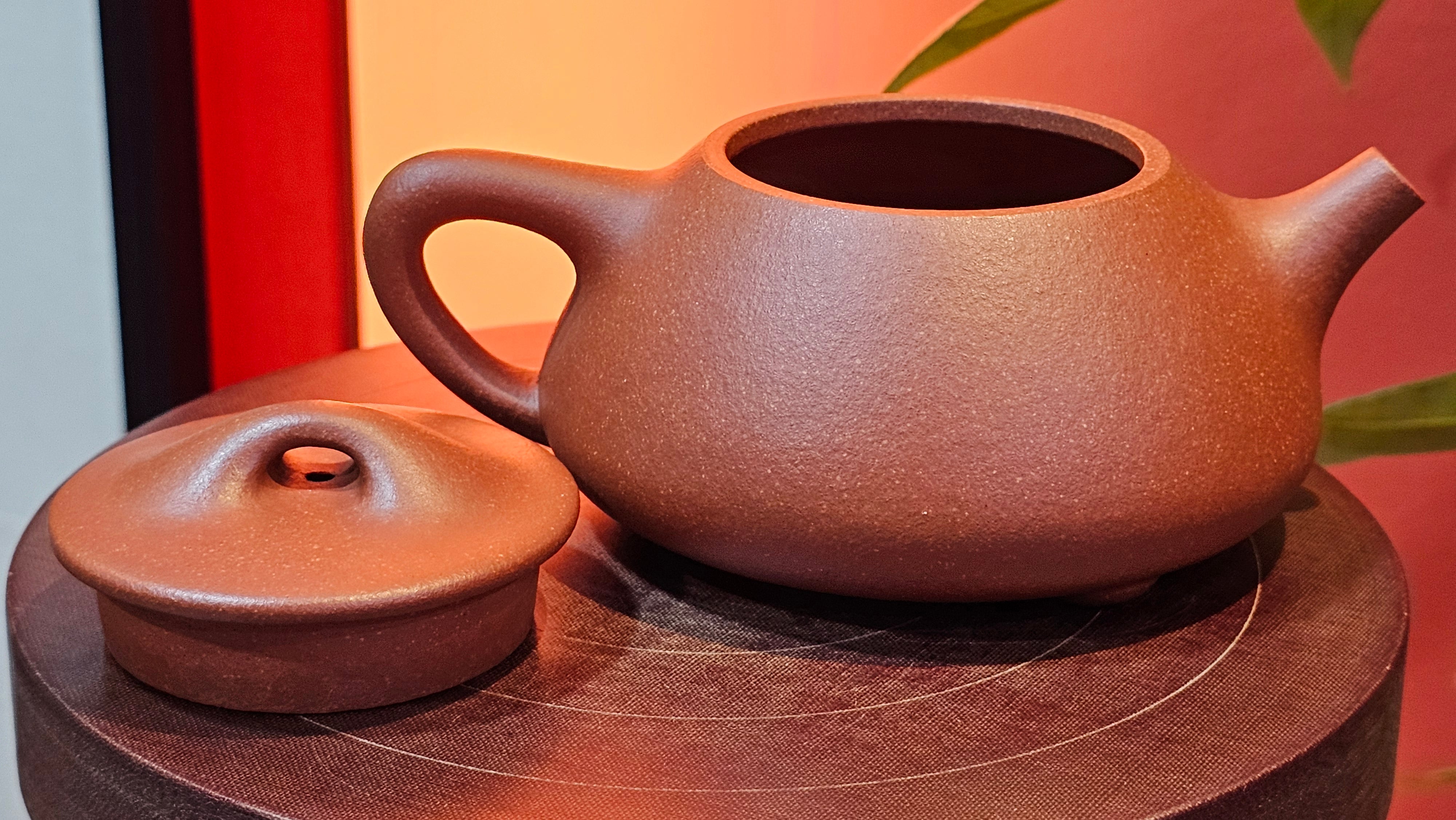 Jing Zhou Shi Piao 景舟石瓢, 239.8ml, Hong Jiang Po Ni 红降坡泥, by Craftsman Chen Gui Zhi 陈桂枝。(Red JiangPoNi is rarer than Yellow JiangPoNi, XiaoMeiYao ZhuNi & ZhaoZhuang ZhuNi) ~!Congratulations to Ms K.C.! 1549hrs 30th August 2025, Ontario, Canada🇨🇦!