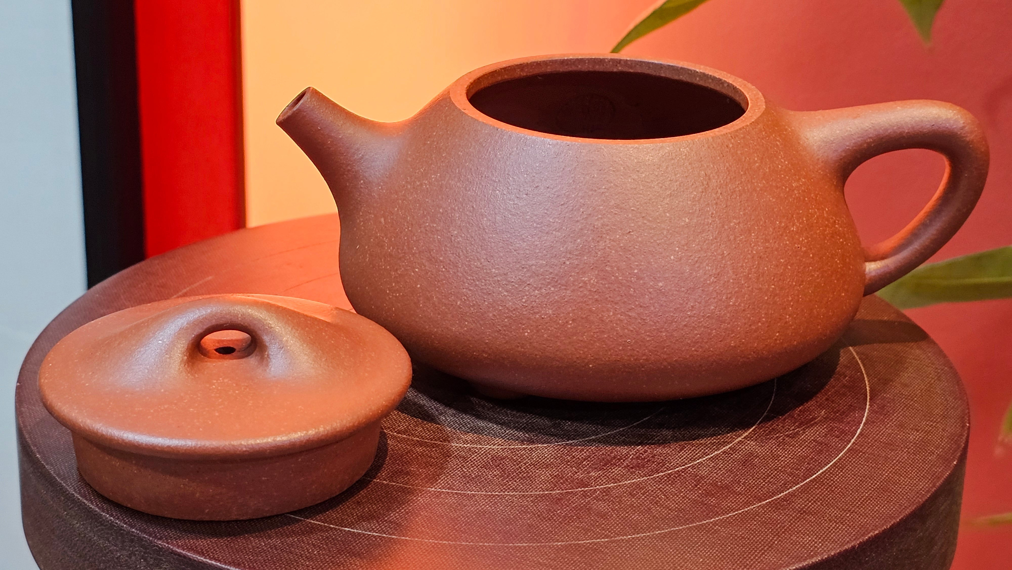 Jing Zhou Shi Piao 景舟石瓢, 239.8ml, Hong Jiang Po Ni 红降坡泥, by Craftsman Chen Gui Zhi 陈桂枝。(Red JiangPoNi is rarer than Yellow JiangPoNi, XiaoMeiYao ZhuNi & ZhaoZhuang ZhuNi) ~!Congratulations to Ms K.C.! 1549hrs 30th August 2025, Ontario, Canada🇨🇦!