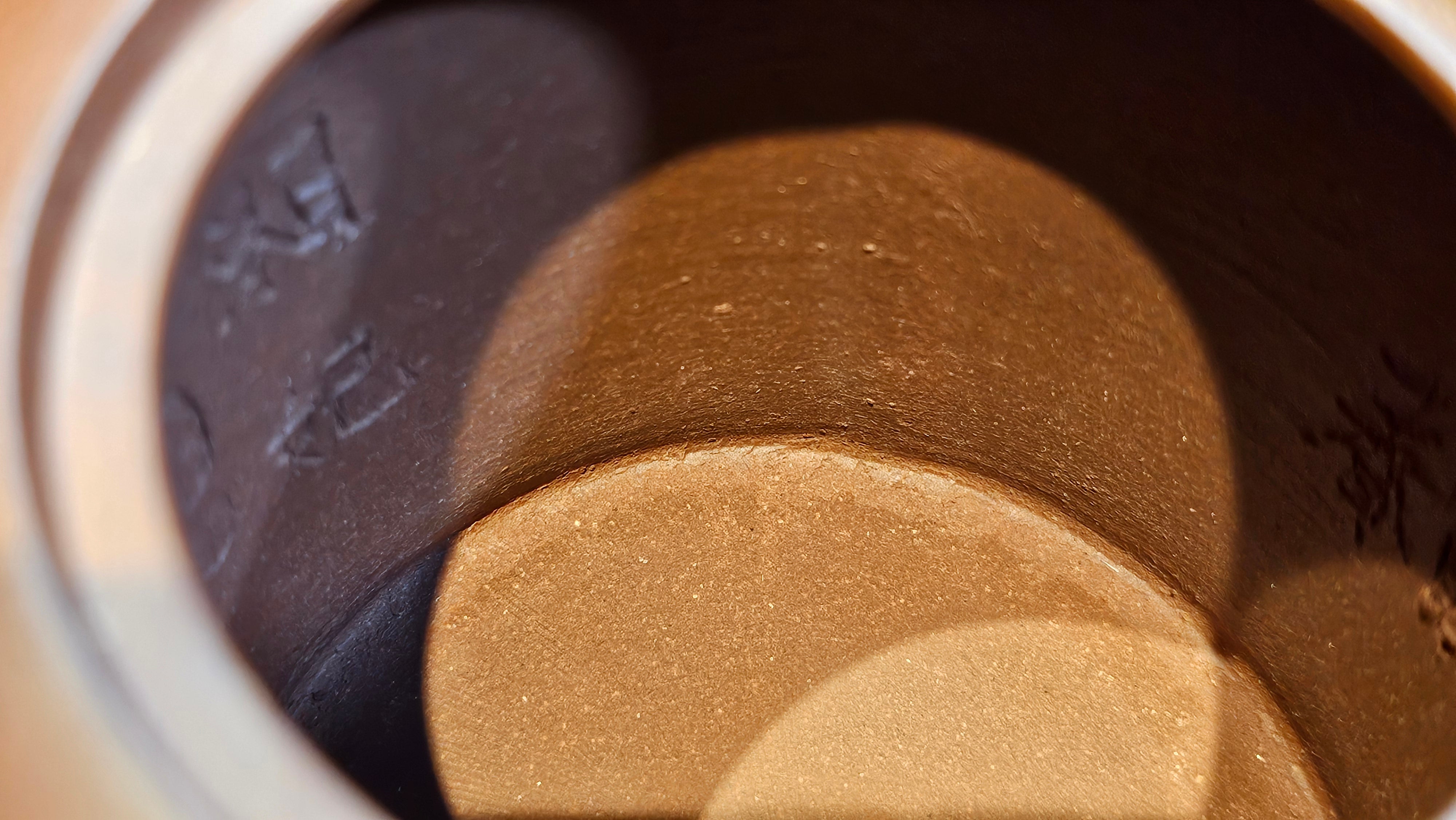 《湘妃竹段》"Xiang Fei Zhu Duan", 240.8ml, Di Cao Qing Zi Ni with Duan Ni Clay embellishments for the characteristic "Xiang Fei Bamboo" Patterns, by L4 Assoc Master Yu Chun Lei 俞春雷 ~ !Congratulations to Mr T.N., 1647hrs 3rd Aug 2025, Mississauga! Canada🇨🇦.