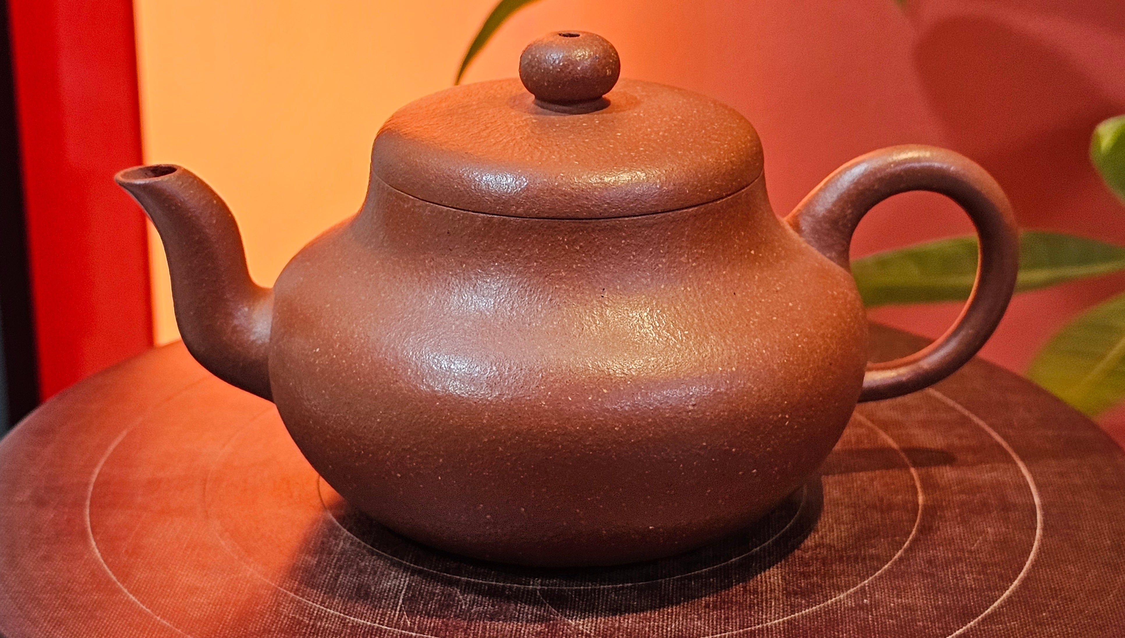 Jun De 君德, 193.7ml, Hong Jiang Po Ni 红降坡泥, by Craftsman Chen Gui Zhi 陈桂枝。(Red JiangPoNi is rarer than Yellow JiangPoNi, XiaoMeiYao ZhuNi & ZhaoZhuang ZhuNi)~Congratulations!to Mr E.W.! 1127hrs 19th Sept 2025, Berkeley, CA.