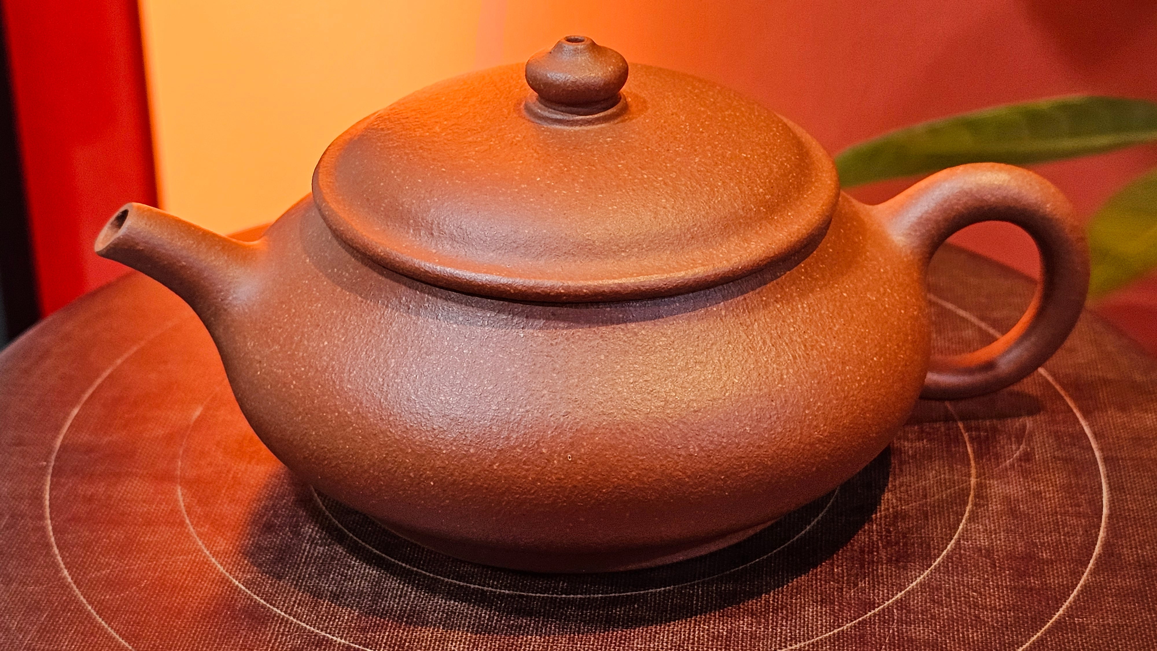 Ming Lu 明炉, 149.6ml, Hong Jiang Po Ni 红降坡泥, by our Collaborative Craftsman Chen Gui Zhi 陈桂枝。(Red JiangPoNi is rarer than Yellow JiangPoNi, XiaoMeiYao ZhuNi & ZhaoZhuang ZhuNi) ~ Congratulations to Prof J.! 2129hrs 5th August 2025, Bowie, MD.