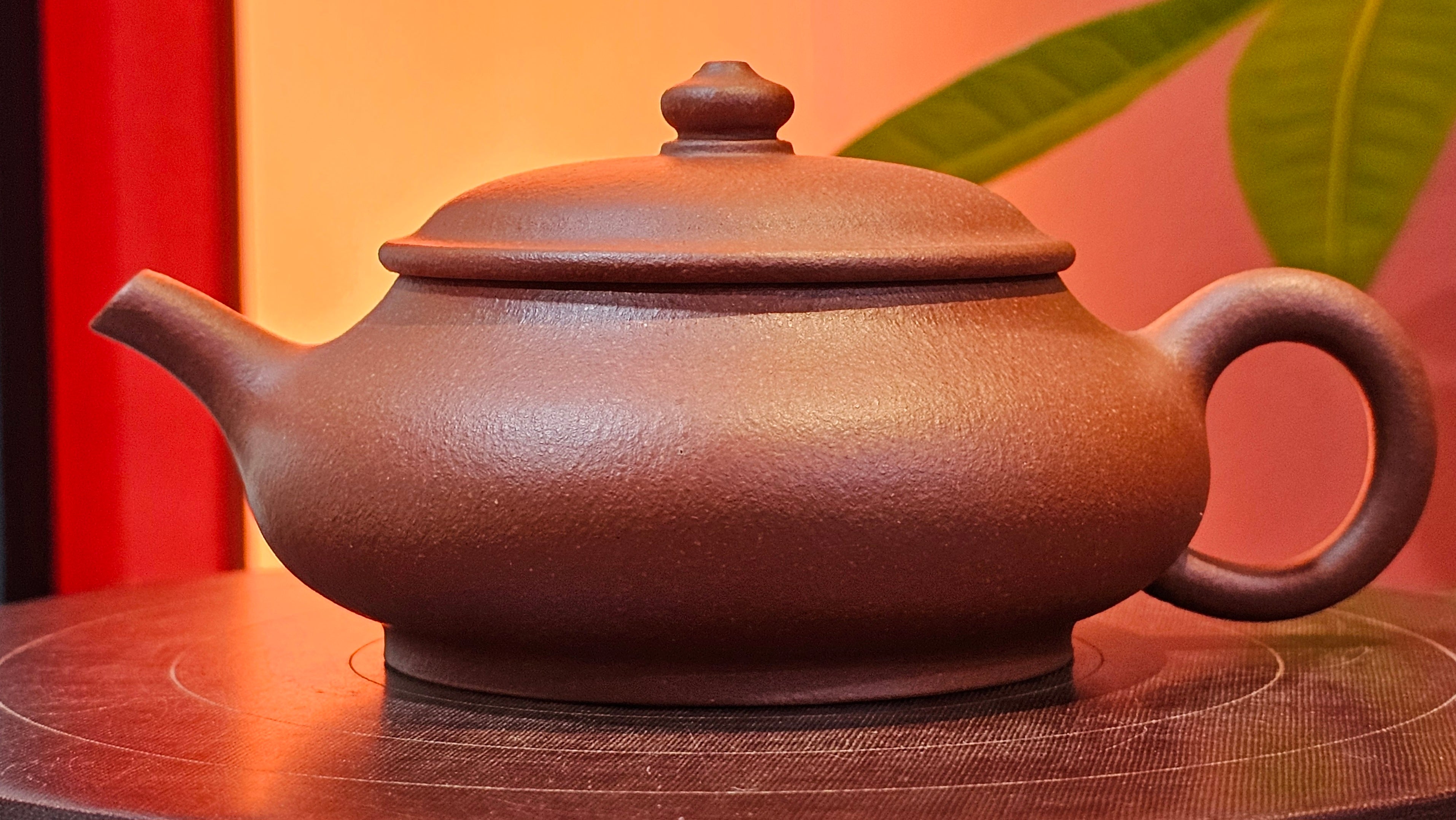 Ming Lu 明炉, 149.6ml, Hong Jiang Po Ni 红降坡泥, by our Collaborative Craftsman Chen Gui Zhi 陈桂枝。(Red JiangPoNi is rarer than Yellow JiangPoNi, XiaoMeiYao ZhuNi & ZhaoZhuang ZhuNi) ~ Congratulations to Prof J.! 2129hrs 5th August 2025, Bowie, MD.