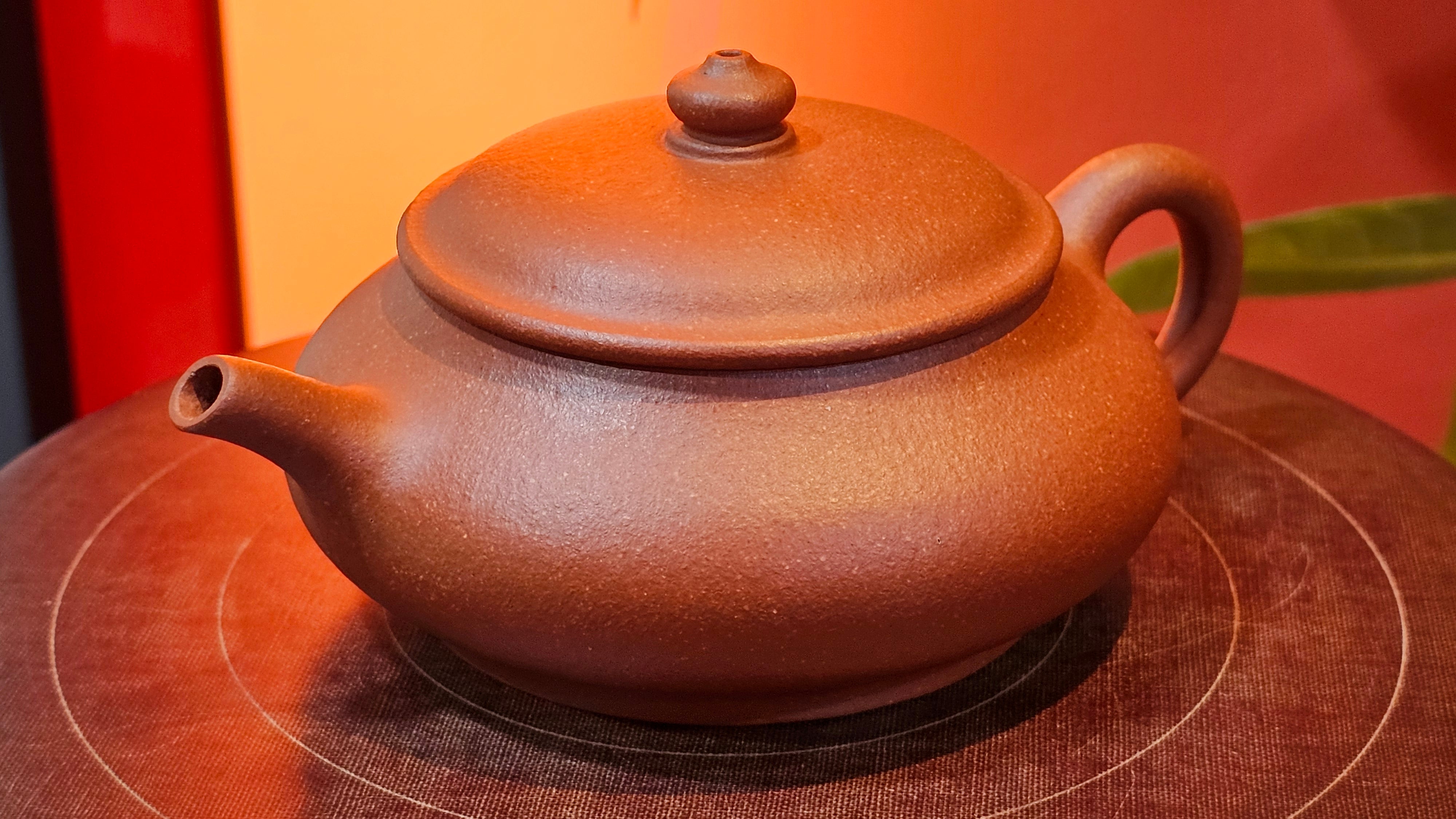 Ming Lu 明炉, 149.6ml, Hong Jiang Po Ni 红降坡泥, by our Collaborative Craftsman Chen Gui Zhi 陈桂枝。(Red JiangPoNi is rarer than Yellow JiangPoNi, XiaoMeiYao ZhuNi & ZhaoZhuang ZhuNi) ~ Congratulations to Prof J.! 2129hrs 5th August 2025, Bowie, MD.