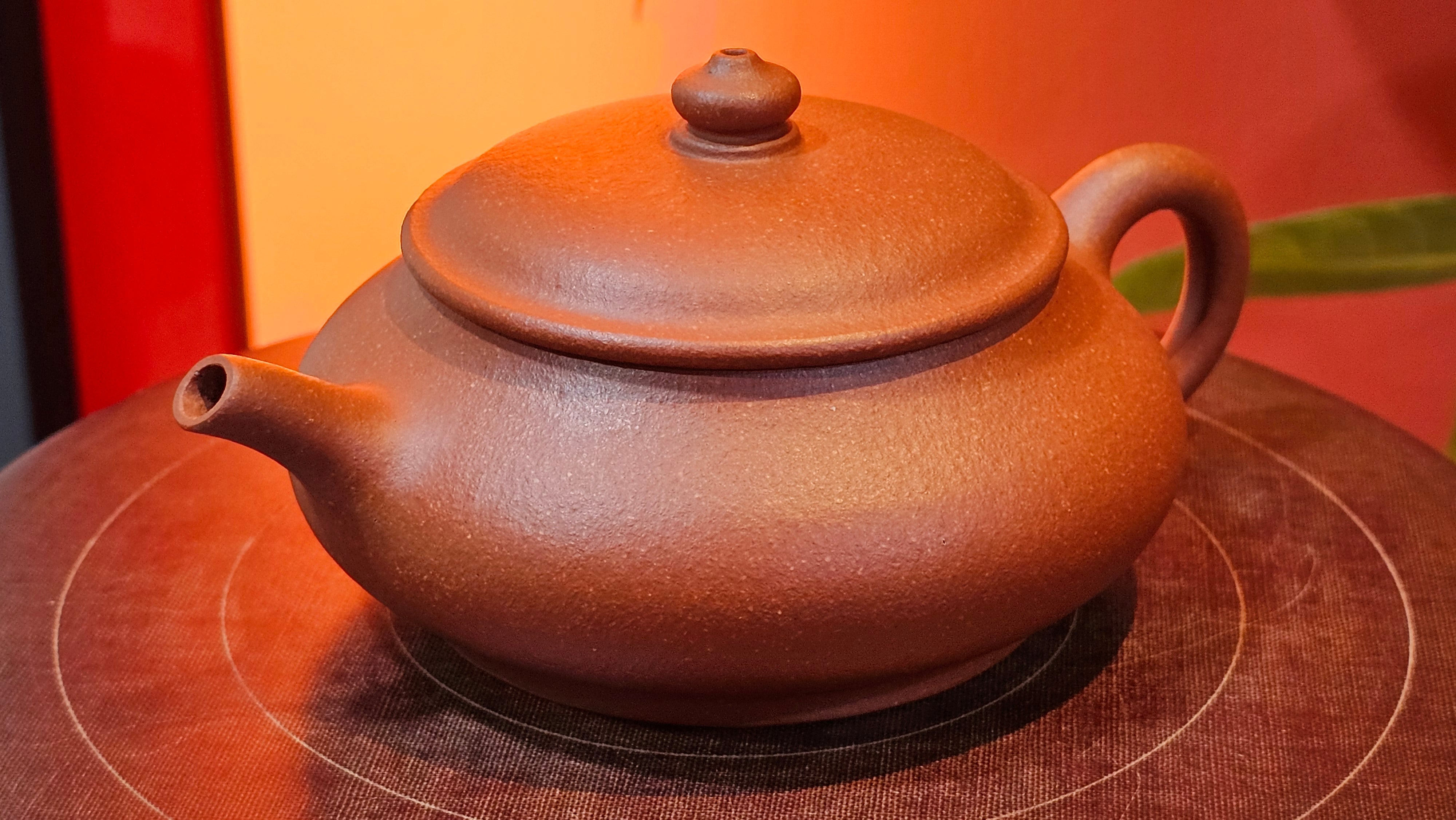 Ming Lu 明炉, 149.6ml, Hong Jiang Po Ni 红降坡泥, by our Collaborative Craftsman Chen Gui Zhi 陈桂枝。(Red JiangPoNi is rarer than Yellow JiangPoNi, XiaoMeiYao ZhuNi & ZhaoZhuang ZhuNi) ~ Congratulations to Prof J.! 2129hrs 5th August 2025, Bowie, MD.