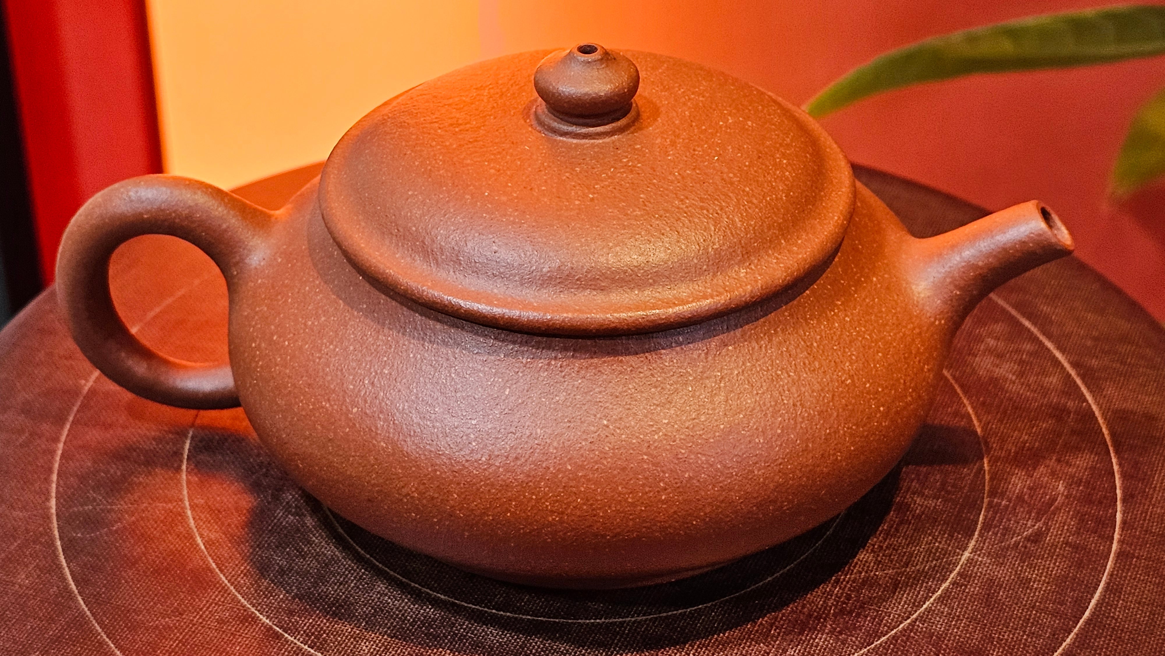 Ming Lu 明炉, 149.6ml, Hong Jiang Po Ni 红降坡泥, by our Collaborative Craftsman Chen Gui Zhi 陈桂枝。(Red JiangPoNi is rarer than Yellow JiangPoNi, XiaoMeiYao ZhuNi & ZhaoZhuang ZhuNi) ~ Congratulations to Prof J.! 2129hrs 5th August 2025, Bowie, MD.