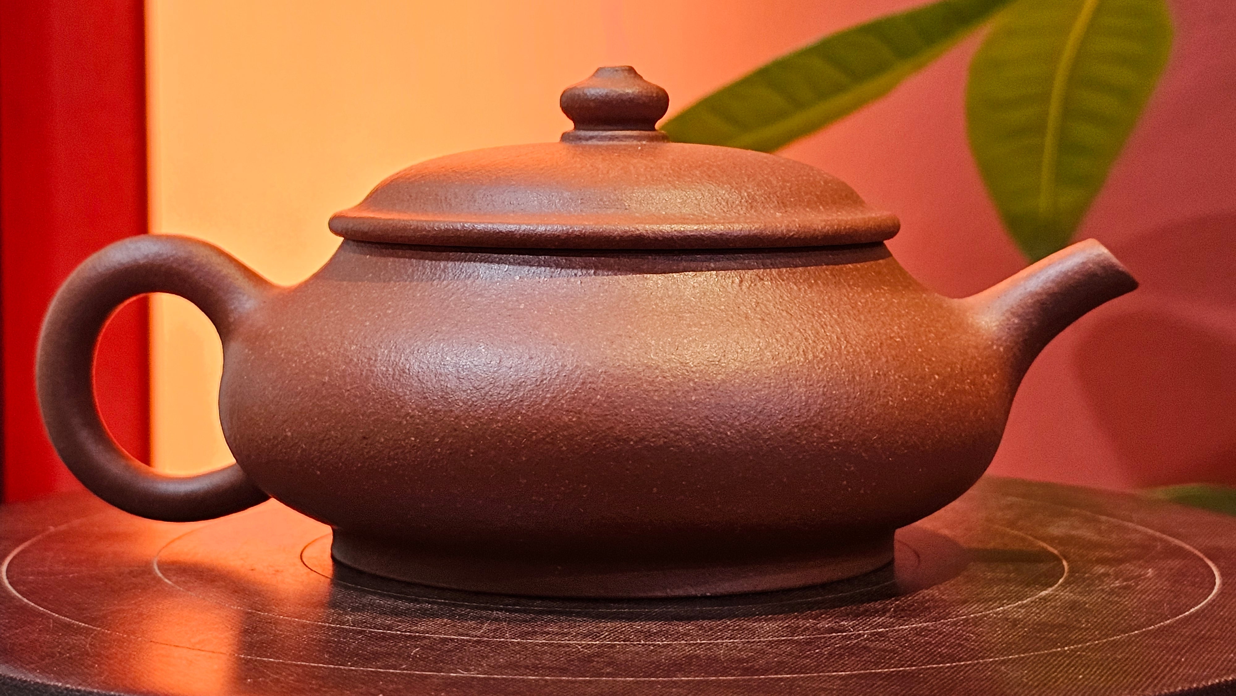 Ming Lu 明炉, 149.6ml, Hong Jiang Po Ni 红降坡泥, by our Collaborative Craftsman Chen Gui Zhi 陈桂枝。(Red JiangPoNi is rarer than Yellow JiangPoNi, XiaoMeiYao ZhuNi & ZhaoZhuang ZhuNi) ~ Congratulations to Prof J.! 2129hrs 5th August 2025, Bowie, MD.