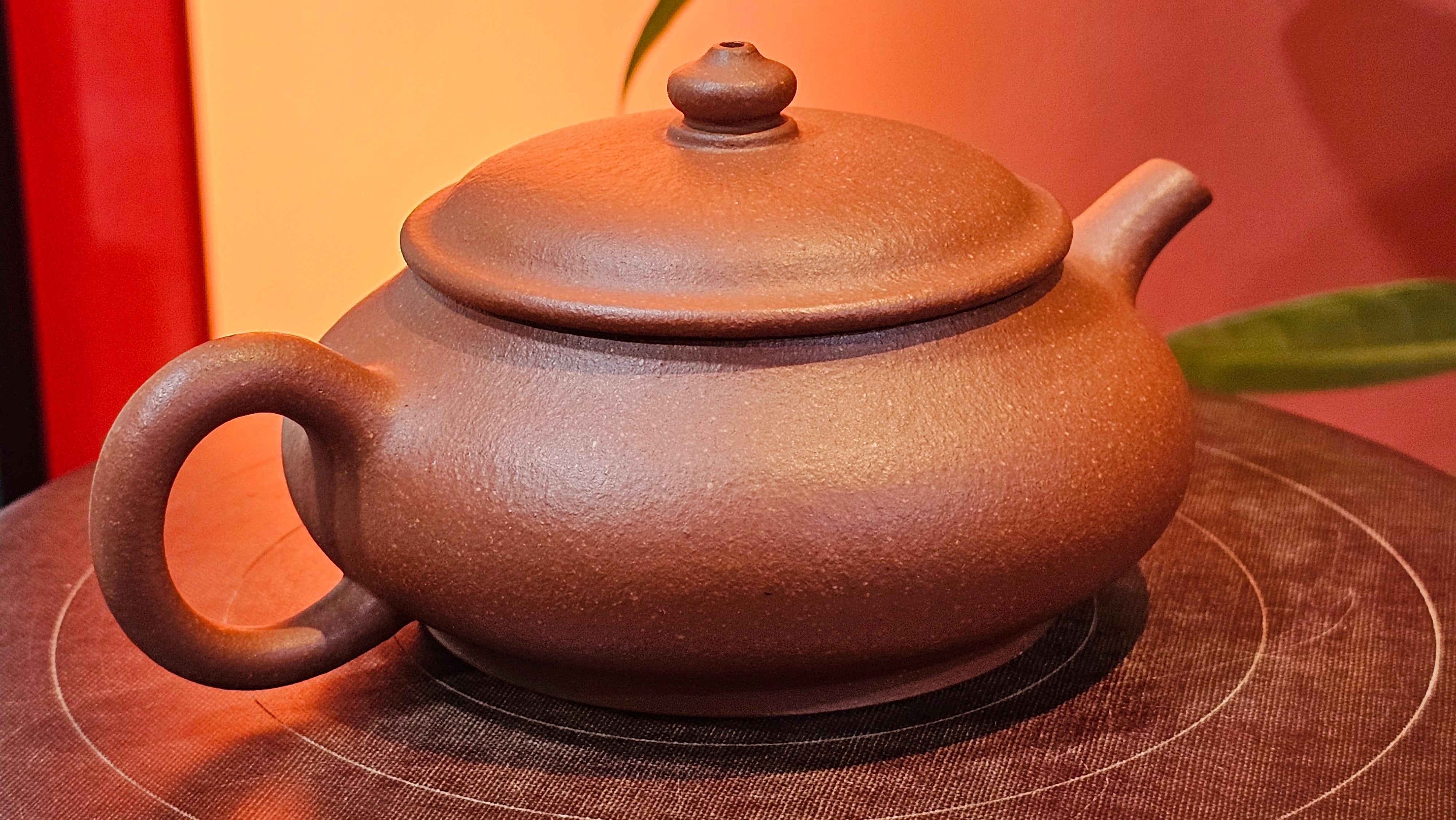 Ming Lu 明炉, 149.6ml, Hong Jiang Po Ni 红降坡泥, by our Collaborative Craftsman Chen Gui Zhi 陈桂枝。(Red JiangPoNi is rarer than Yellow JiangPoNi, XiaoMeiYao ZhuNi & ZhaoZhuang ZhuNi) ~ Congratulations to Prof J.! 2129hrs 5th August 2025, Bowie, MD.