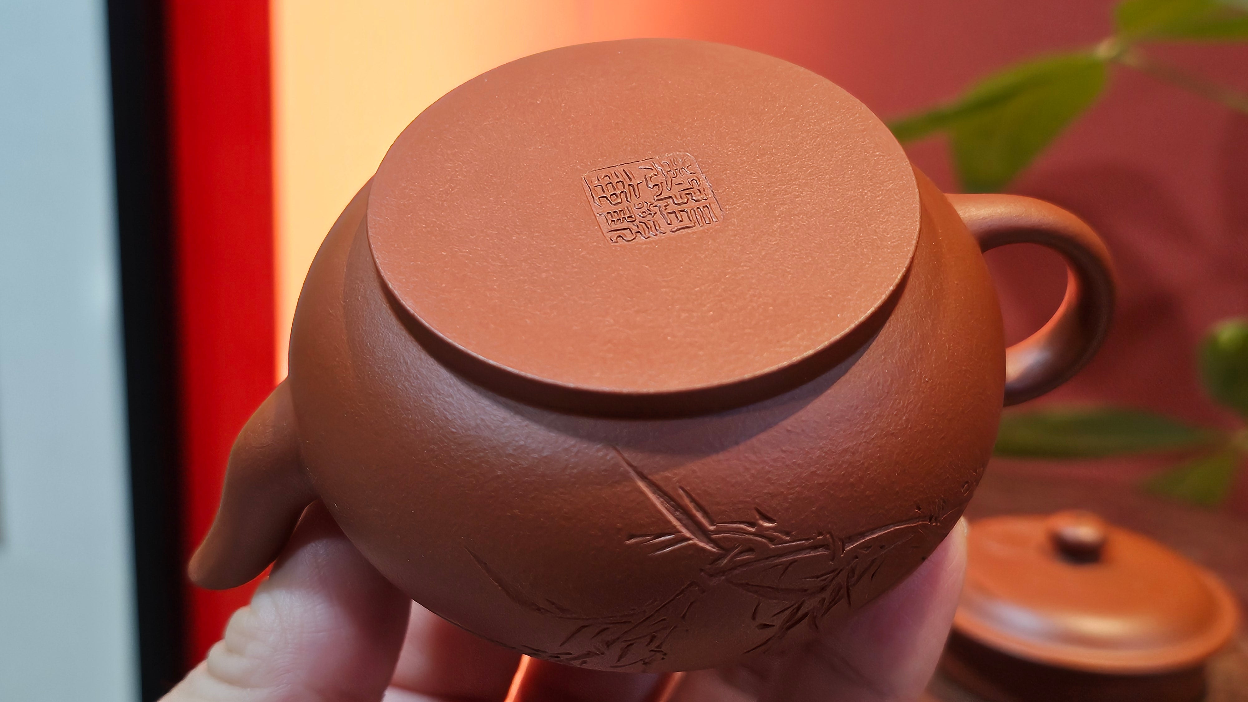 Qing Shi Gong Deng《清式宫灯》, 140.8ml, Xiao Hong Ni 小红泥, by our Craftsman Zhang Huan 张欢, Engraving by Craftsman Pe'eng Pe'eng 芃芃 ~ Congratulations to Mr J.G.! 2129hrs 10th August 2025, Sydney, Australia🇦🇺!