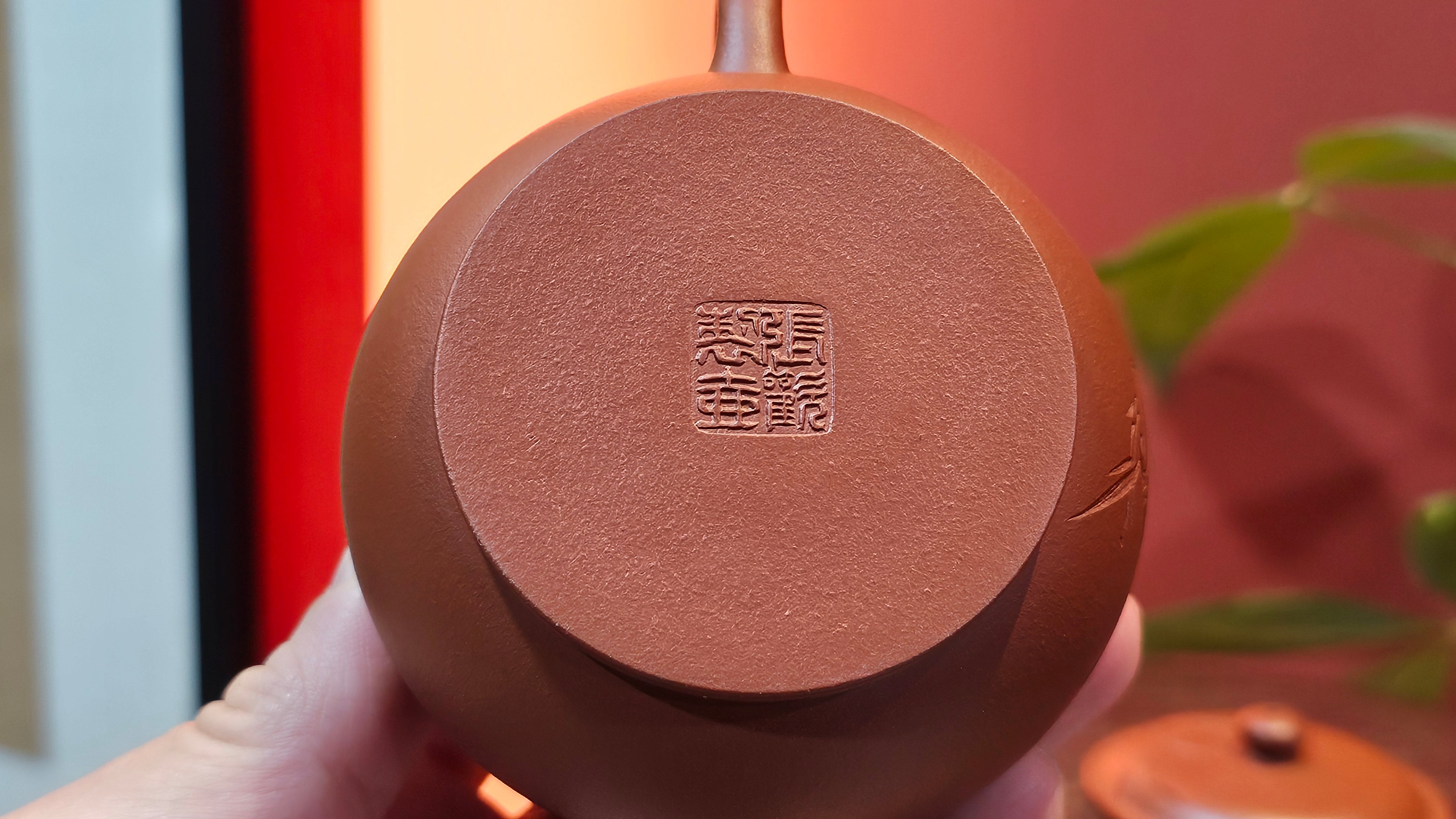 Qing Shi Gong Deng《清式宫灯》, 140.8ml, Xiao Hong Ni 小红泥, by our Craftsman Zhang Huan 张欢, Engraving by Craftsman Pe'eng Pe'eng 芃芃 ~ Congratulations to Mr J.G.! 2129hrs 10th August 2025, Sydney, Australia🇦🇺!