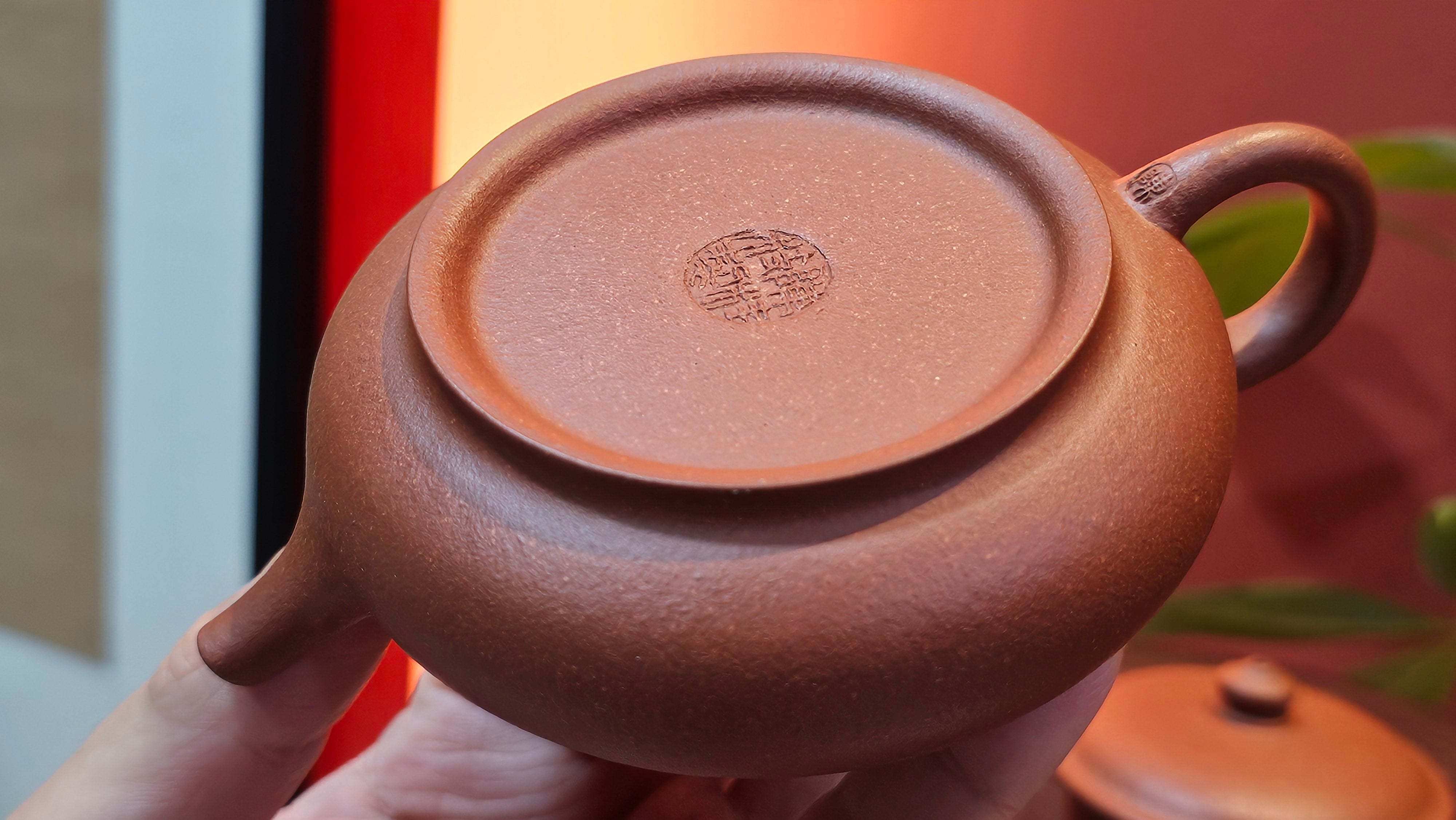 Ming Lu 明炉, 149.6ml, Hong Jiang Po Ni 红降坡泥, by our Collaborative Craftsman Chen Gui Zhi 陈桂枝。(Red JiangPoNi is rarer than Yellow JiangPoNi, XiaoMeiYao ZhuNi & ZhaoZhuang ZhuNi) ~ Congratulations to Prof J.! 2129hrs 5th August 2025, Bowie, MD.