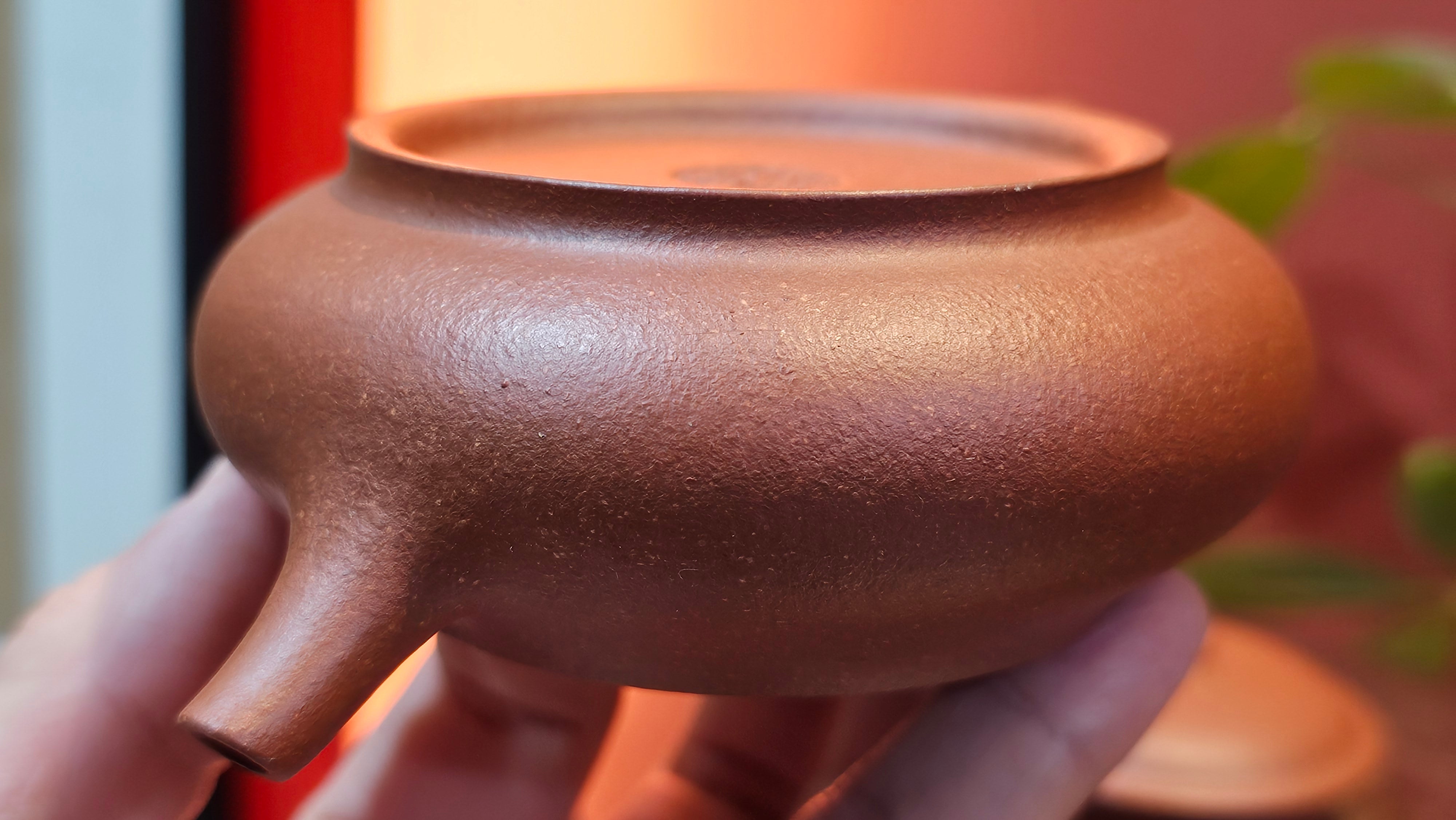 Ming Lu 明炉, 149.6ml, Hong Jiang Po Ni 红降坡泥, by our Collaborative Craftsman Chen Gui Zhi 陈桂枝。(Red JiangPoNi is rarer than Yellow JiangPoNi, XiaoMeiYao ZhuNi & ZhaoZhuang ZhuNi) ~ Congratulations to Prof J.! 2129hrs 5th August 2025, Bowie, MD.