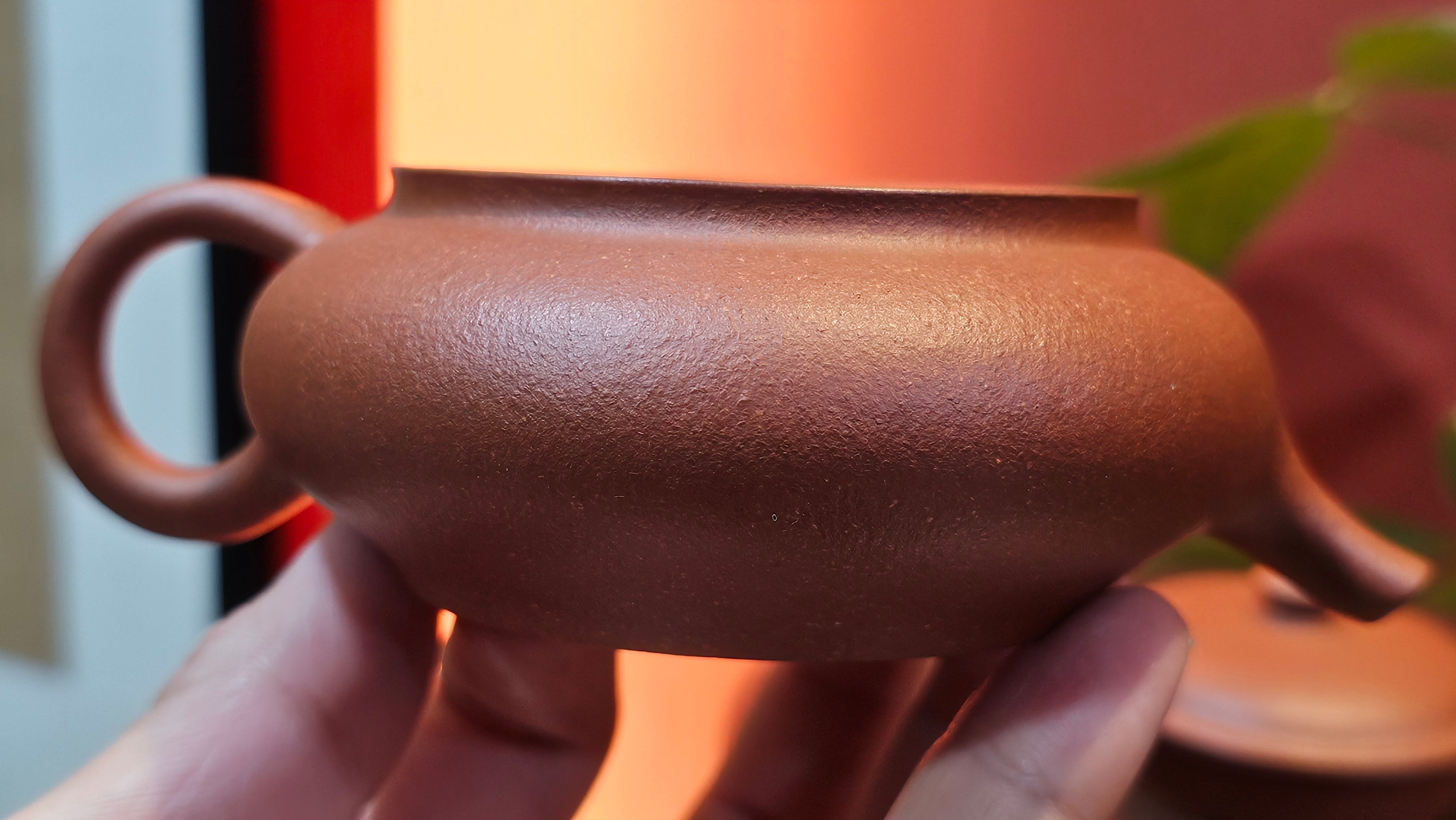 Ming Lu 明炉, 149.6ml, Hong Jiang Po Ni 红降坡泥, by our Collaborative Craftsman Chen Gui Zhi 陈桂枝。(Red JiangPoNi is rarer than Yellow JiangPoNi, XiaoMeiYao ZhuNi & ZhaoZhuang ZhuNi) ~ Congratulations to Prof J.! 2129hrs 5th August 2025, Bowie, MD.