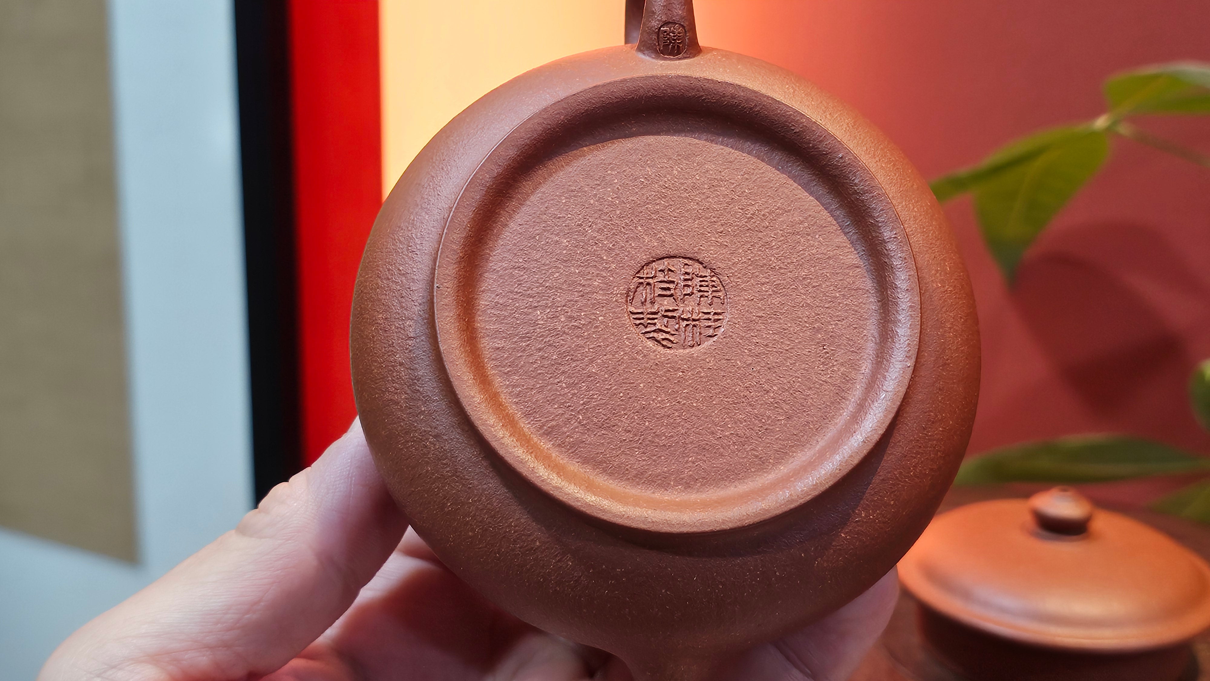 Ming Lu 明炉, 149.6ml, Hong Jiang Po Ni 红降坡泥, by our Collaborative Craftsman Chen Gui Zhi 陈桂枝。(Red JiangPoNi is rarer than Yellow JiangPoNi, XiaoMeiYao ZhuNi & ZhaoZhuang ZhuNi) ~ Congratulations to Prof J.! 2129hrs 5th August 2025, Bowie, MD.