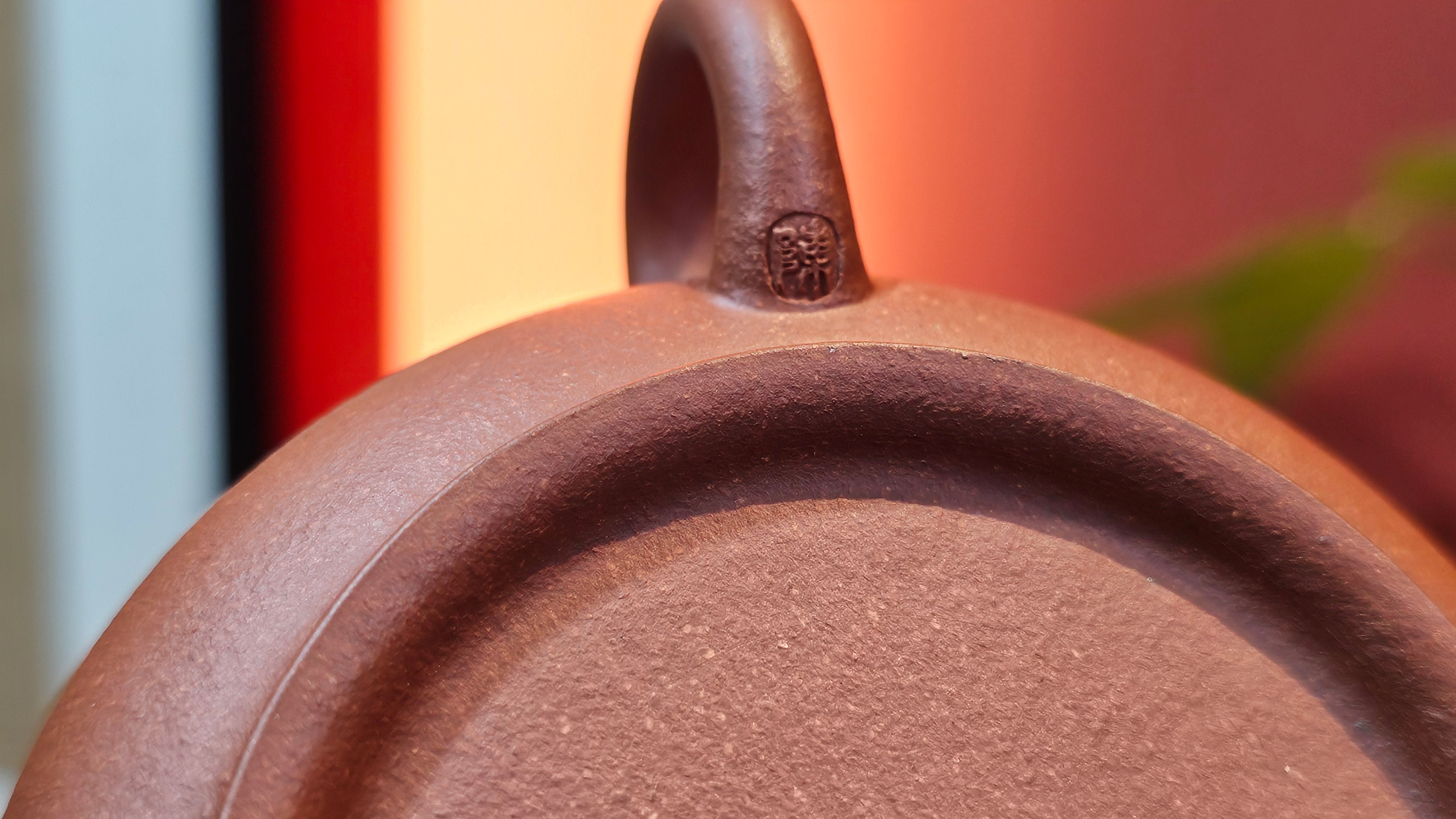 Ming Lu 明炉, 149.6ml, Hong Jiang Po Ni 红降坡泥, by our Collaborative Craftsman Chen Gui Zhi 陈桂枝。(Red JiangPoNi is rarer than Yellow JiangPoNi, XiaoMeiYao ZhuNi & ZhaoZhuang ZhuNi) ~ Congratulations to Prof J.! 2129hrs 5th August 2025, Bowie, MD.