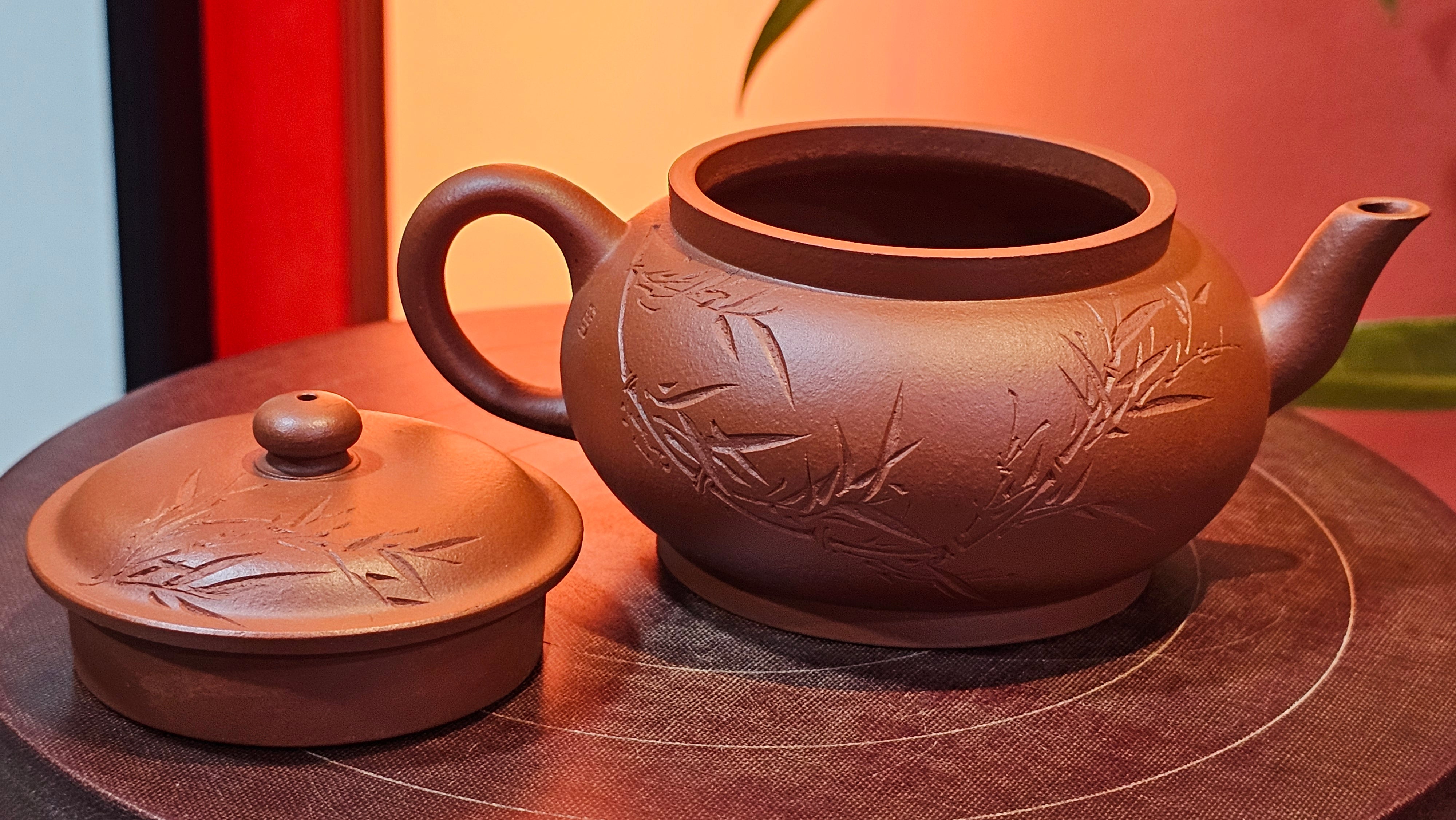 Qing Shi Gong Deng《清式宫灯》, 140.8ml, Xiao Hong Ni 小红泥, by our Craftsman Zhang Huan 张欢, Engraving by Craftsman Pe'eng Pe'eng 芃芃 ~ Congratulations to Mr J.G.! 2129hrs 10th August 2025, Sydney, Australia🇦🇺!