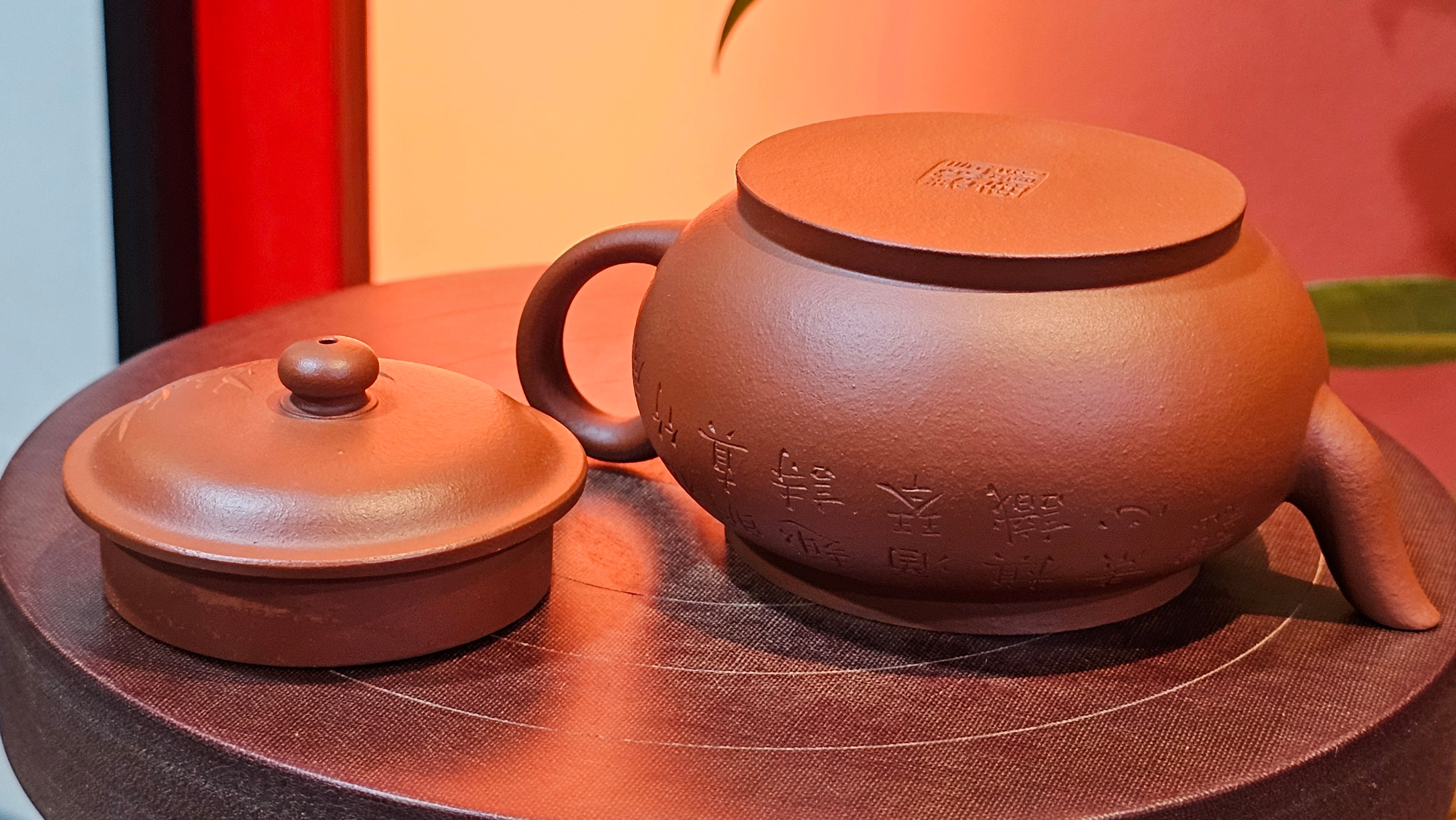 Qing Shi Gong Deng《清式宫灯》, 140.8ml, Xiao Hong Ni 小红泥, by our Craftsman Zhang Huan 张欢, Engraving by Craftsman Pe'eng Pe'eng 芃芃 ~ Congratulations to Mr J.G.! 2129hrs 10th August 2025, Sydney, Australia🇦🇺!