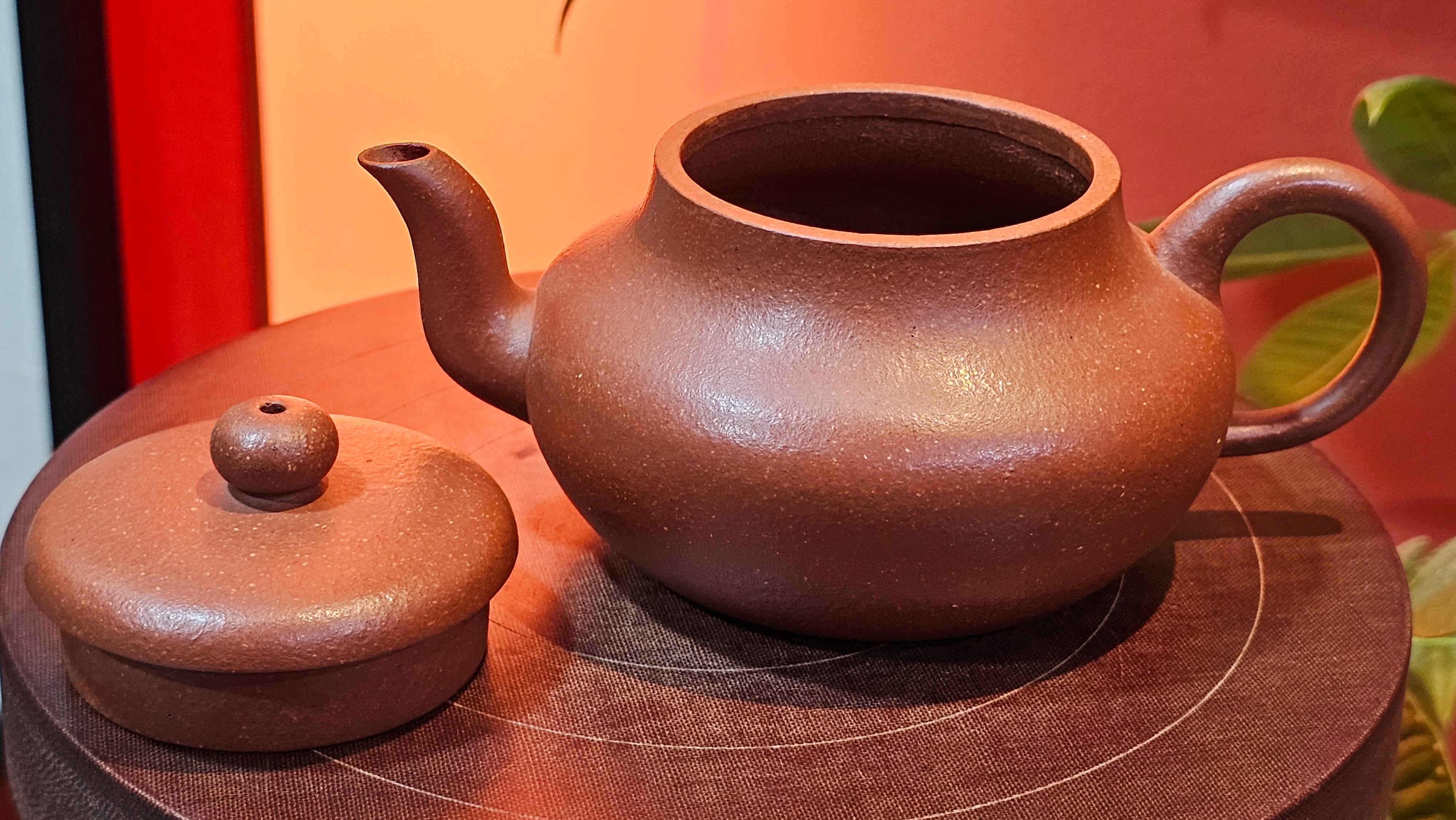 Jun De 君德, 193.7ml, Hong Jiang Po Ni 红降坡泥, by Craftsman Chen Gui Zhi 陈桂枝。(Red JiangPoNi is rarer than Yellow JiangPoNi, XiaoMeiYao ZhuNi & ZhaoZhuang ZhuNi)~Congratulations!to Mr E.W.! 1127hrs 19th Sept 2025, Berkeley, CA.