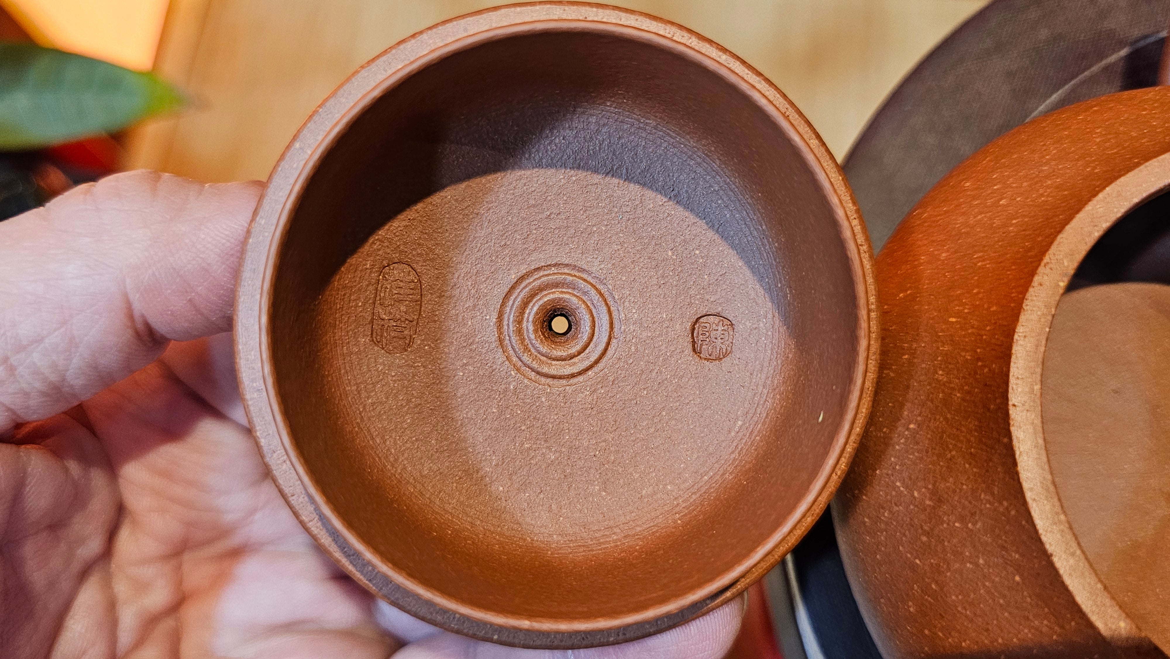 Ming Lu 明炉, 149.6ml, Hong Jiang Po Ni 红降坡泥, by our Collaborative Craftsman Chen Gui Zhi 陈桂枝。(Red JiangPoNi is rarer than Yellow JiangPoNi, XiaoMeiYao ZhuNi & ZhaoZhuang ZhuNi) ~ Congratulations to Prof J.! 2129hrs 5th August 2025, Bowie, MD.