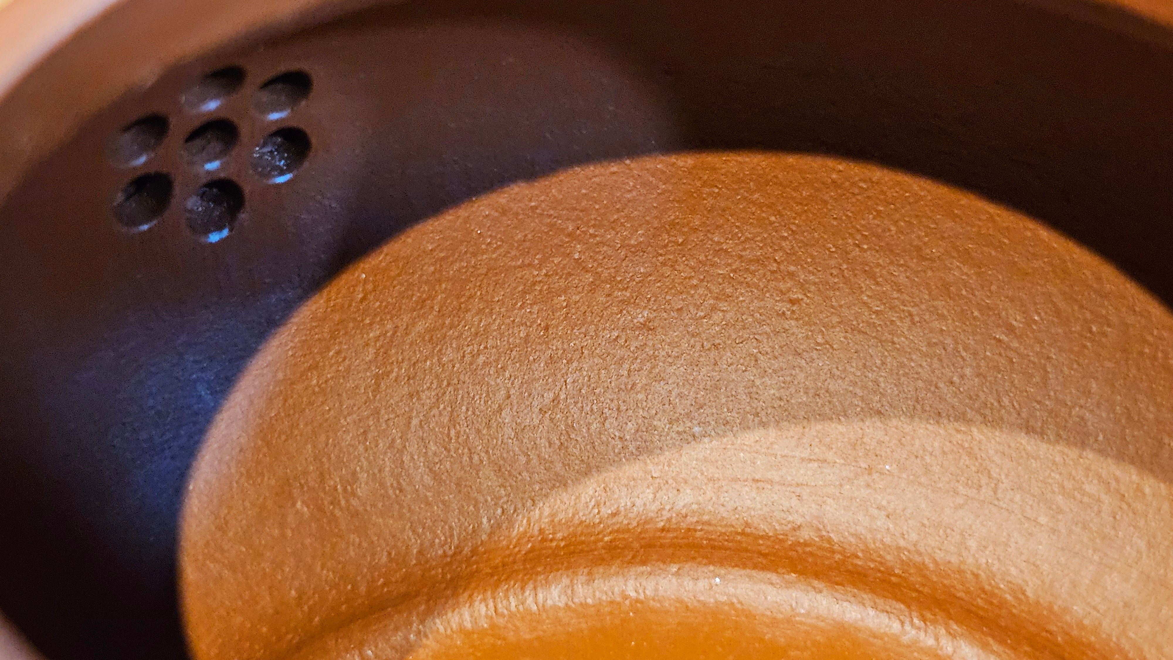 Qing Shi Gong Deng《清式宫灯》, 140.8ml, Xiao Hong Ni 小红泥, by our Craftsman Zhang Huan 张欢, Engraving by Craftsman Pe'eng Pe'eng 芃芃 ~ Congratulations to Mr J.G.! 2129hrs 10th August 2025, Sydney, Australia🇦🇺!