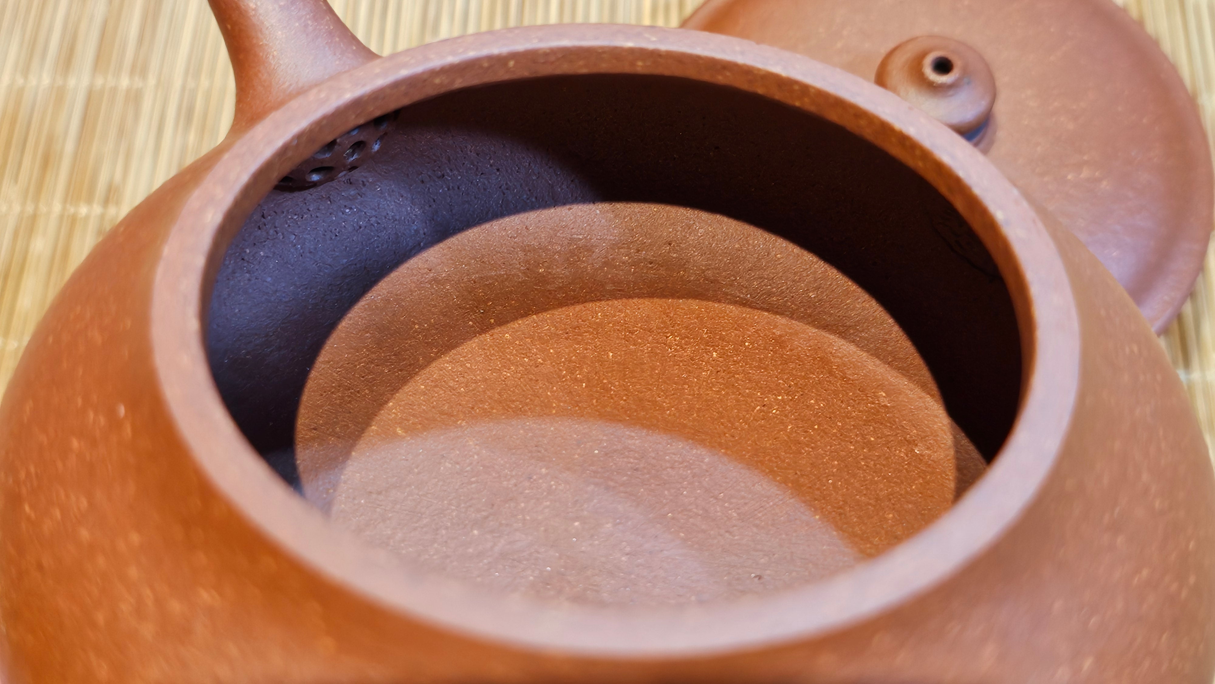 Ming Lu 明炉, 149.6ml, Hong Jiang Po Ni 红降坡泥, by our Collaborative Craftsman Chen Gui Zhi 陈桂枝。(Red JiangPoNi is rarer than Yellow JiangPoNi, XiaoMeiYao ZhuNi & ZhaoZhuang ZhuNi) ~ Congratulations to Prof J.! 2129hrs 5th August 2025, Bowie, MD.