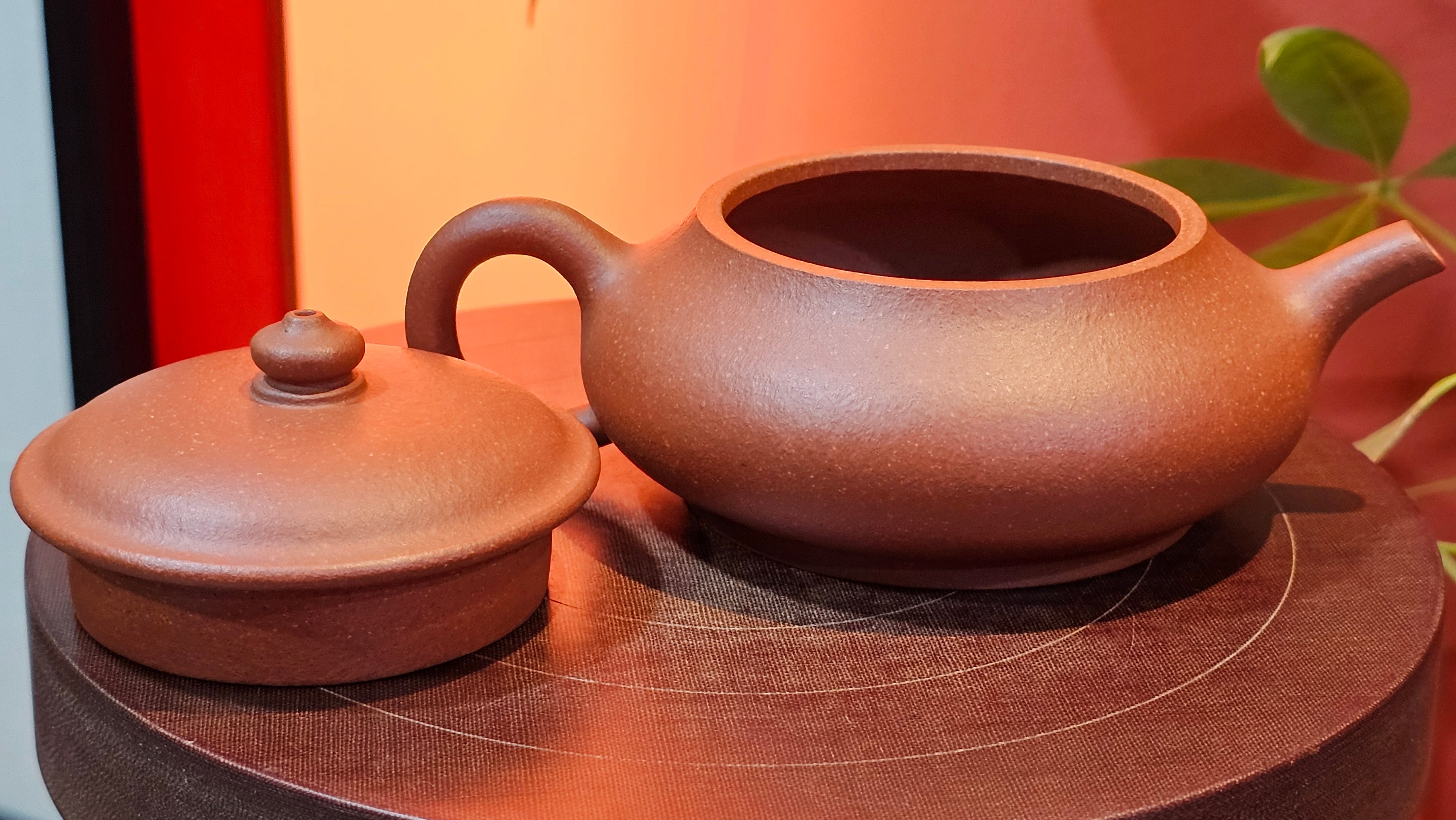 Ming Lu 明炉, 149.6ml, Hong Jiang Po Ni 红降坡泥, by our Collaborative Craftsman Chen Gui Zhi 陈桂枝。(Red JiangPoNi is rarer than Yellow JiangPoNi, XiaoMeiYao ZhuNi & ZhaoZhuang ZhuNi) ~ Congratulations to Prof J.! 2129hrs 5th August 2025, Bowie, MD.