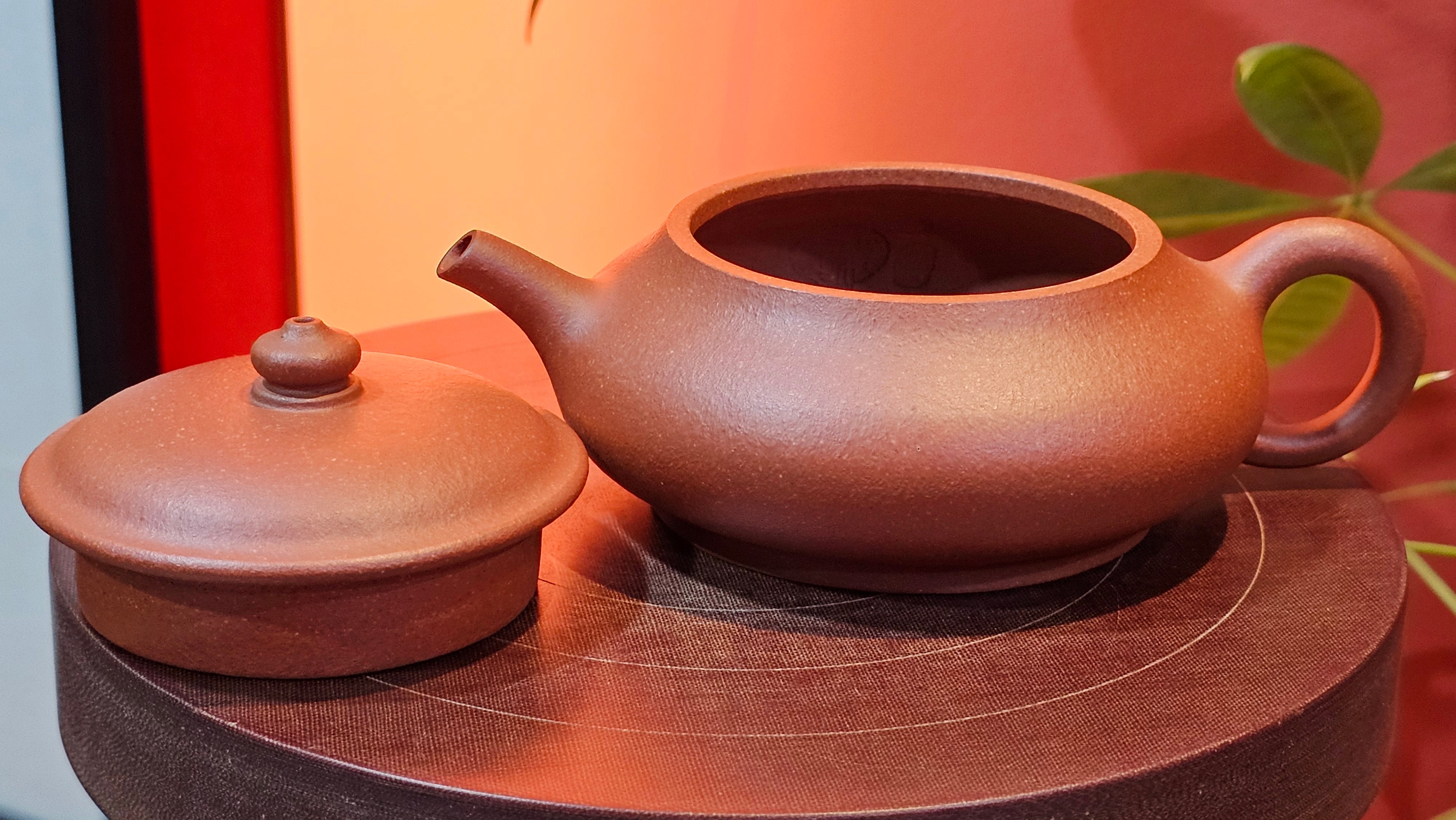 Ming Lu 明炉, 149.6ml, Hong Jiang Po Ni 红降坡泥, by our Collaborative Craftsman Chen Gui Zhi 陈桂枝。(Red JiangPoNi is rarer than Yellow JiangPoNi, XiaoMeiYao ZhuNi & ZhaoZhuang ZhuNi) ~ Congratulations to Prof J.! 2129hrs 5th August 2025, Bowie, MD.