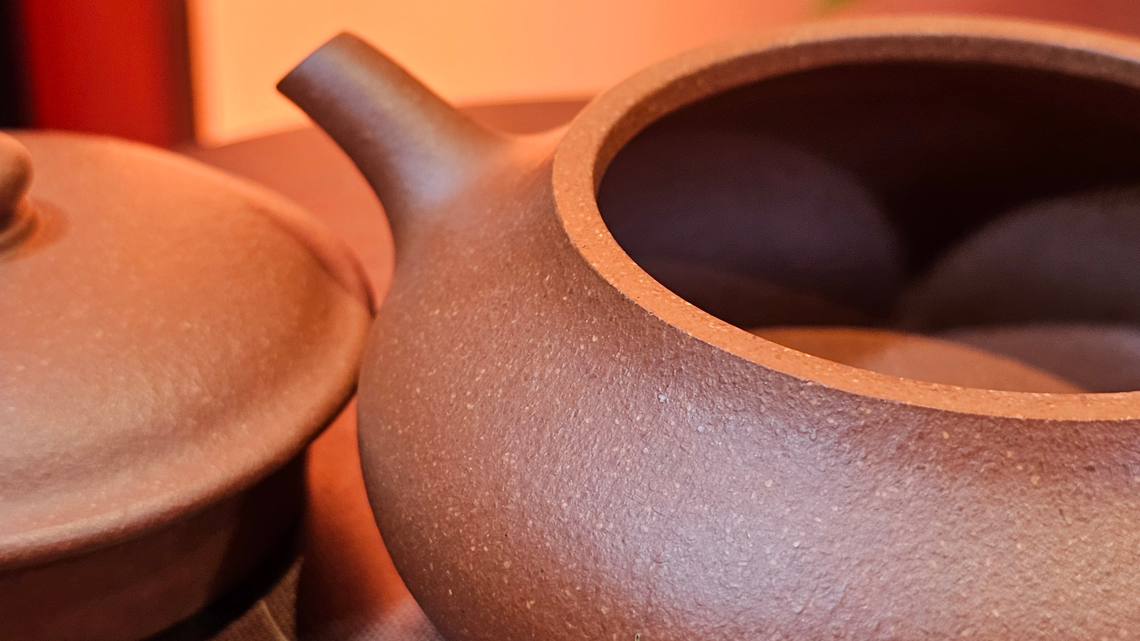 Ming Lu 明炉, 149.6ml, Hong Jiang Po Ni 红降坡泥, by our Collaborative Craftsman Chen Gui Zhi 陈桂枝。(Red JiangPoNi is rarer than Yellow JiangPoNi, XiaoMeiYao ZhuNi & ZhaoZhuang ZhuNi) ~ Congratulations to Prof J.! 2129hrs 5th August 2025, Bowie, MD.