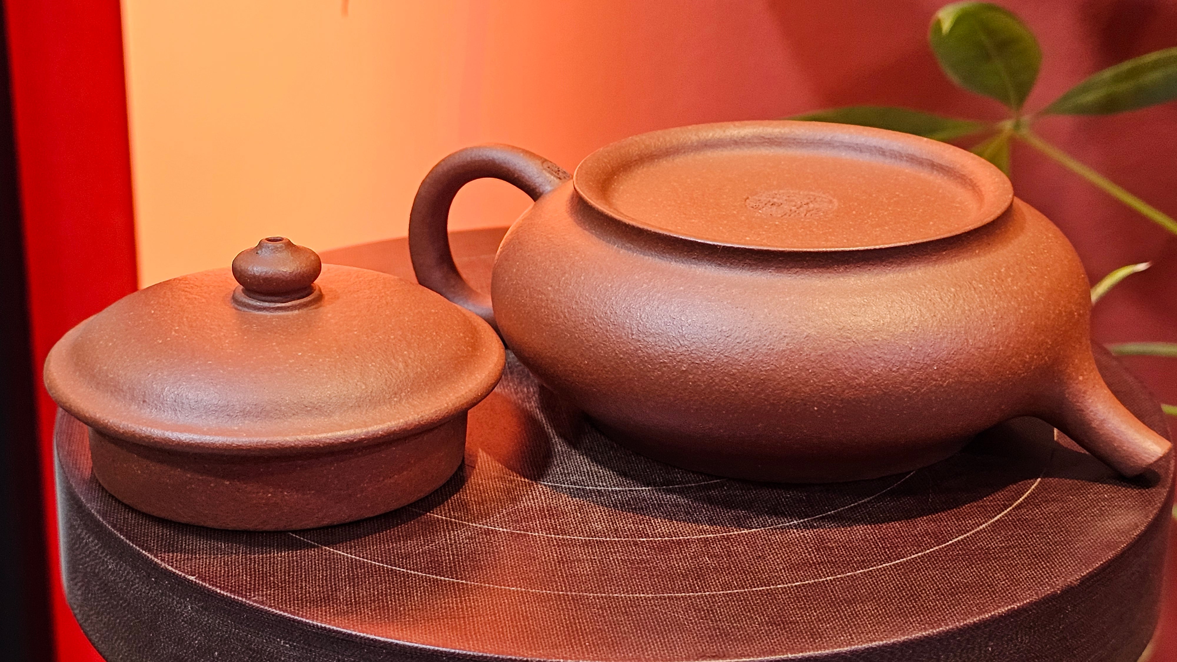 Ming Lu 明炉, 149.6ml, Hong Jiang Po Ni 红降坡泥, by our Collaborative Craftsman Chen Gui Zhi 陈桂枝。(Red JiangPoNi is rarer than Yellow JiangPoNi, XiaoMeiYao ZhuNi & ZhaoZhuang ZhuNi) ~ Congratulations to Prof J.! 2129hrs 5th August 2025, Bowie, MD.