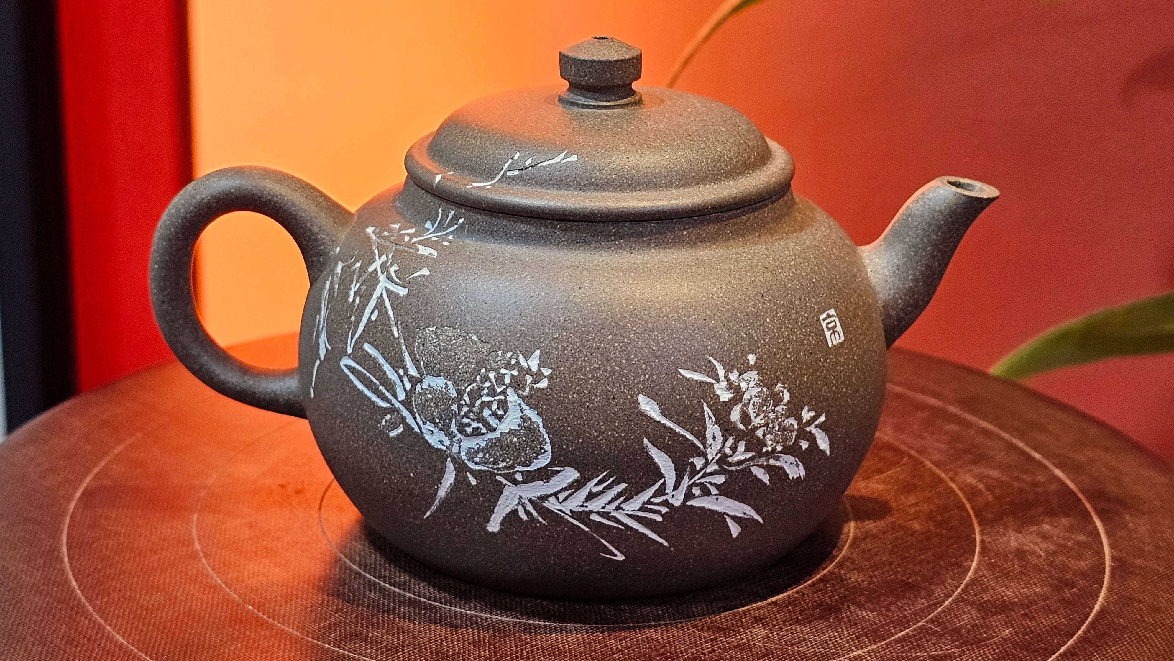 Wu Nian Hu《无念壶》, 162.8ml, Qing Hui Duan 青灰段泥, by our Craftsman Zhang Huan 张欢, Engraving by Craftsman Nan Shan Lao Ren 南山老人 ~ Congratulations!to Ms M.L., 0853hrs 6th August 2025, Phoenix, AZ!