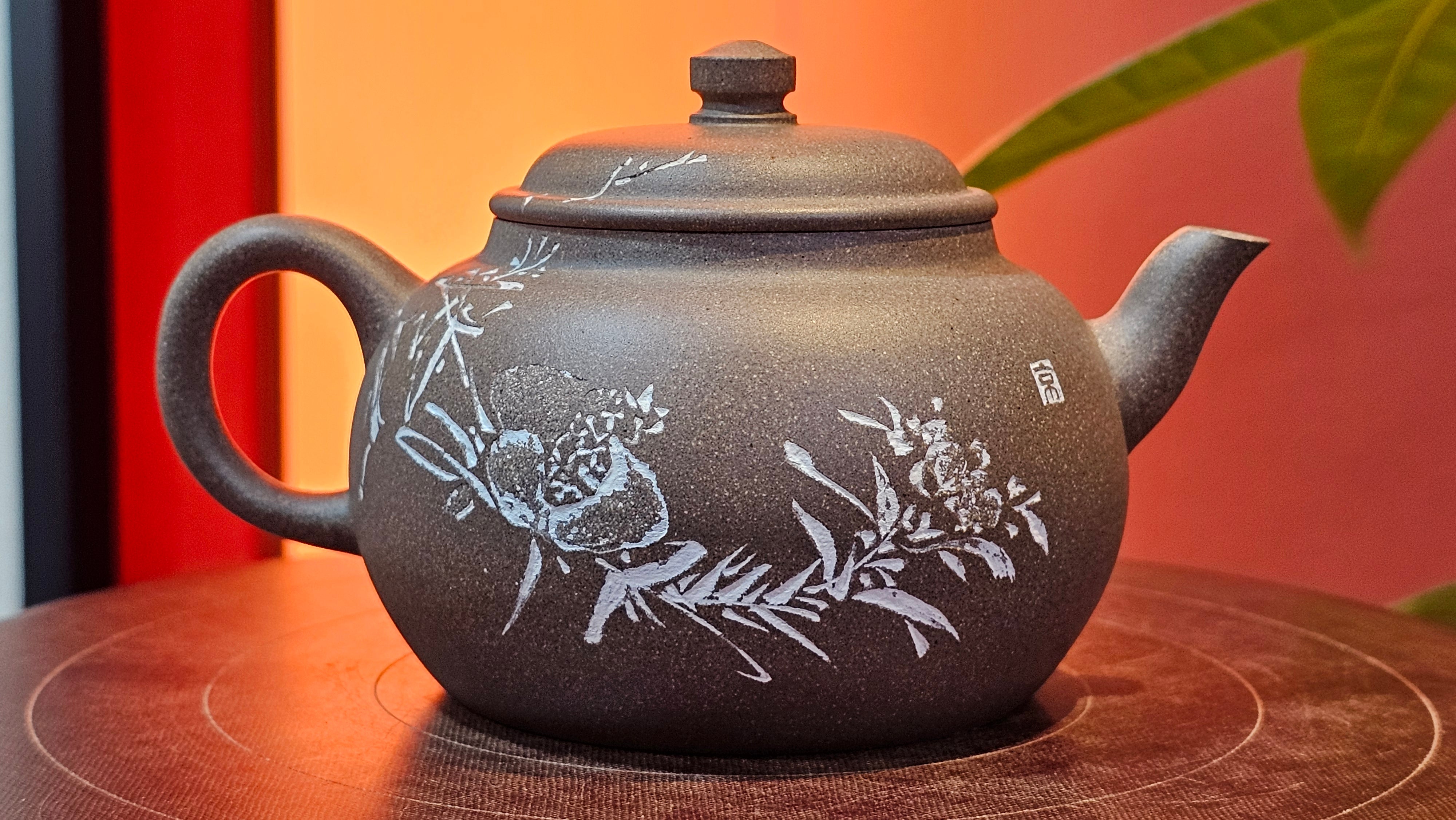 Wu Nian Hu《无念壶》, 162.8ml, Qing Hui Duan 青灰段泥, by our Craftsman Zhang Huan 张欢, Engraving by Craftsman Nan Shan Lao Ren 南山老人 ~ Congratulations!to Ms M.L., 0853hrs 6th August 2025, Phoenix, AZ!