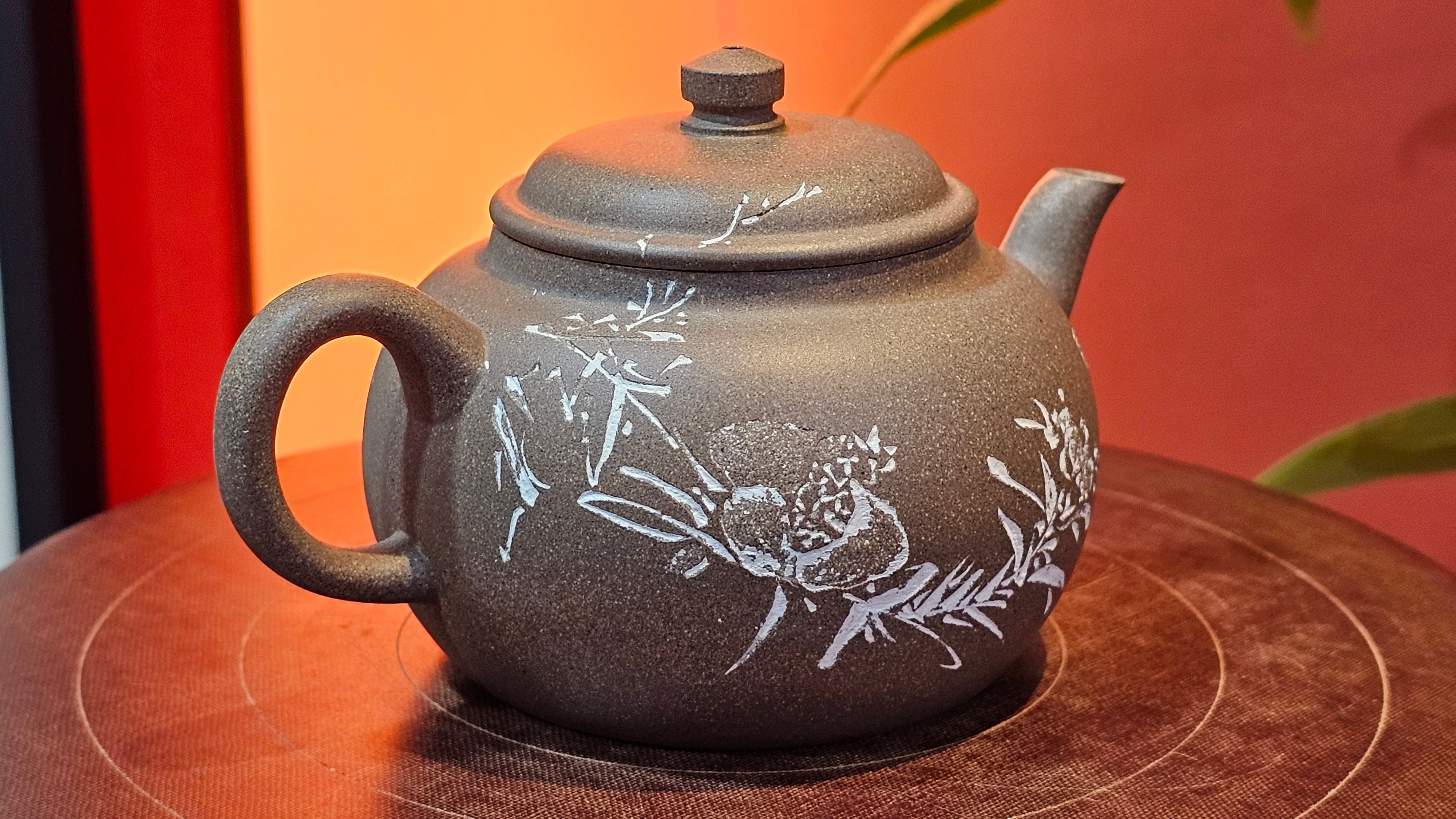 Wu Nian Hu《无念壶》, 162.8ml, Qing Hui Duan 青灰段泥, by our Craftsman Zhang Huan 张欢, Engraving by Craftsman Nan Shan Lao Ren 南山老人 ~ Congratulations!to Ms M.L., 0853hrs 6th August 2025, Phoenix, AZ!