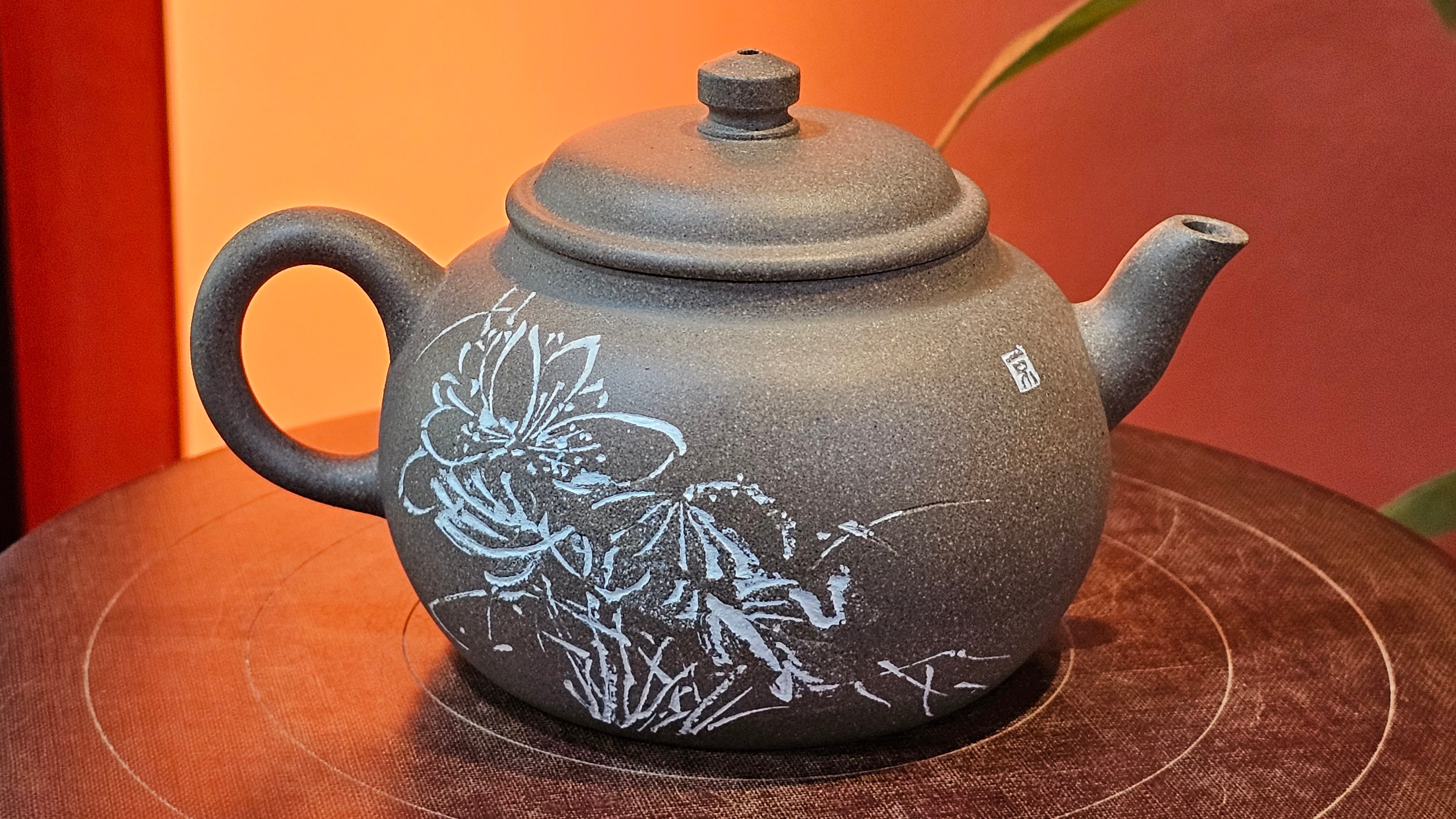 Wu Nian Hu《无念壶》, 161.6ml, Qing Hui Duan 青灰段泥, by our Craftsman Zhang Huan 张欢, Engraving by Craftsman Nan Shan Lao Ren 南山老人 ~ !Congratulations to Mr J.G.! 1041hrs 8th August 2025, Sydney, Australia🇦🇺.