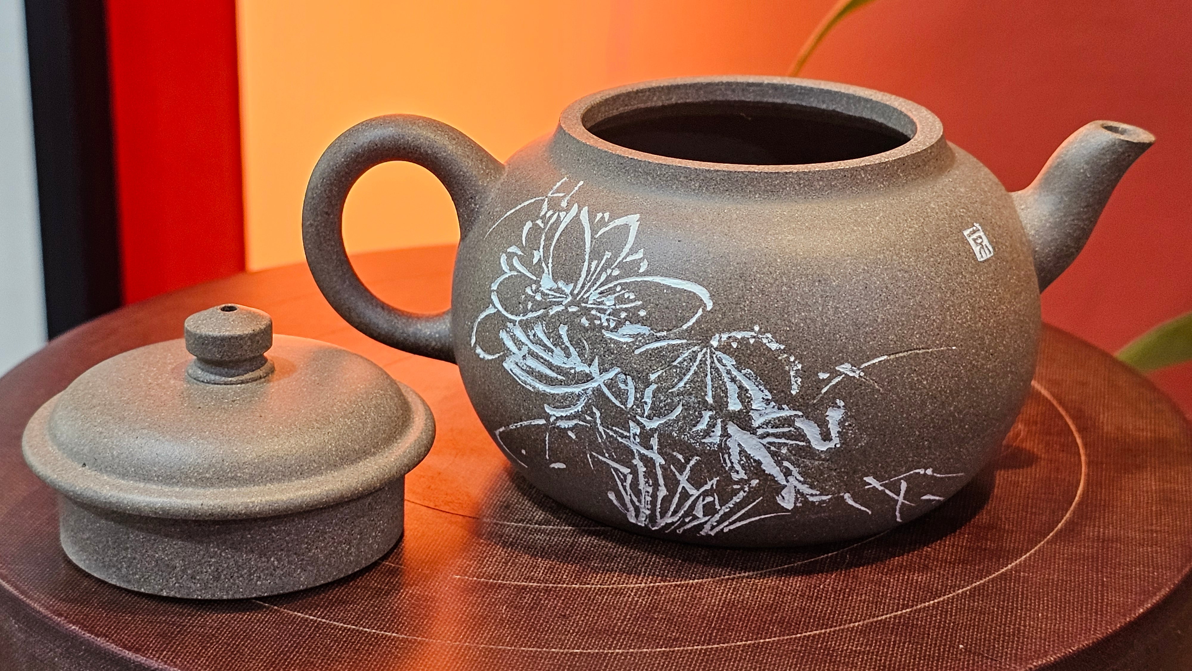 Wu Nian Hu《无念壶》, 161.6ml, Qing Hui Duan 青灰段泥, by our Craftsman Zhang Huan 张欢, Engraving by Craftsman Nan Shan Lao Ren 南山老人 ~ !Congratulations to Mr J.G.! 1041hrs 8th August 2025, Sydney, Australia🇦🇺.