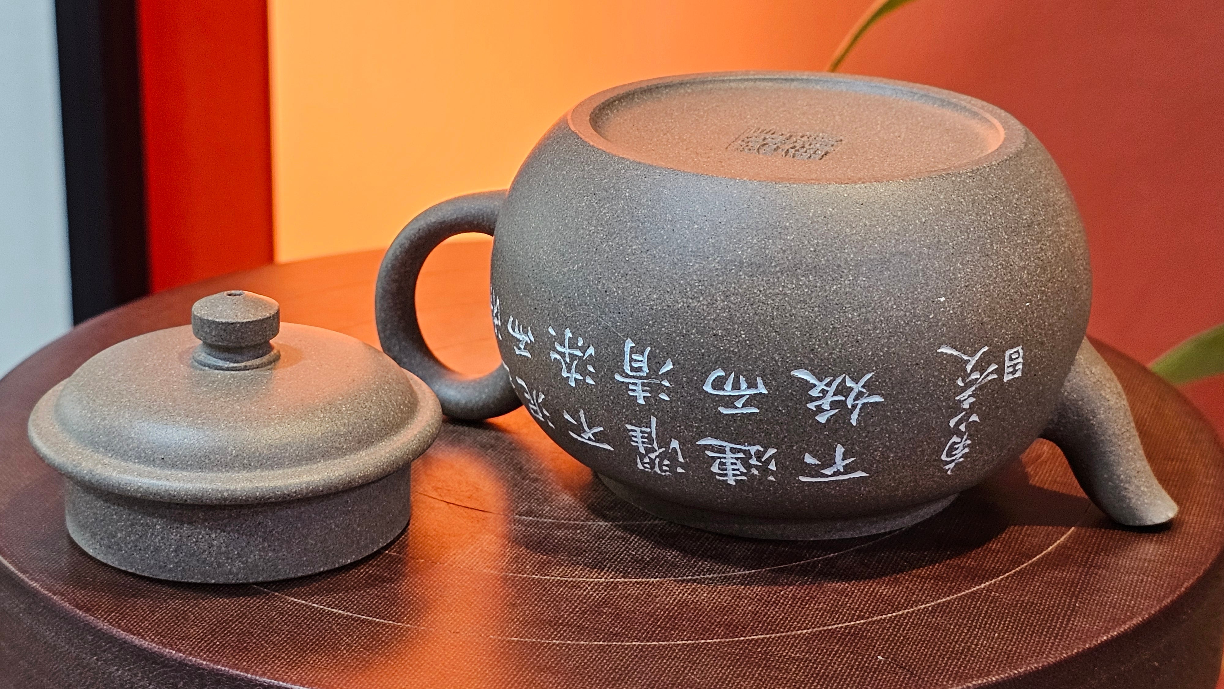 Wu Nian Hu《无念壶》, 161.6ml, Qing Hui Duan 青灰段泥, by our Craftsman Zhang Huan 张欢, Engraving by Craftsman Nan Shan Lao Ren 南山老人 ~ !Congratulations to Mr J.G.! 1041hrs 8th August 2025, Sydney, Australia🇦🇺.