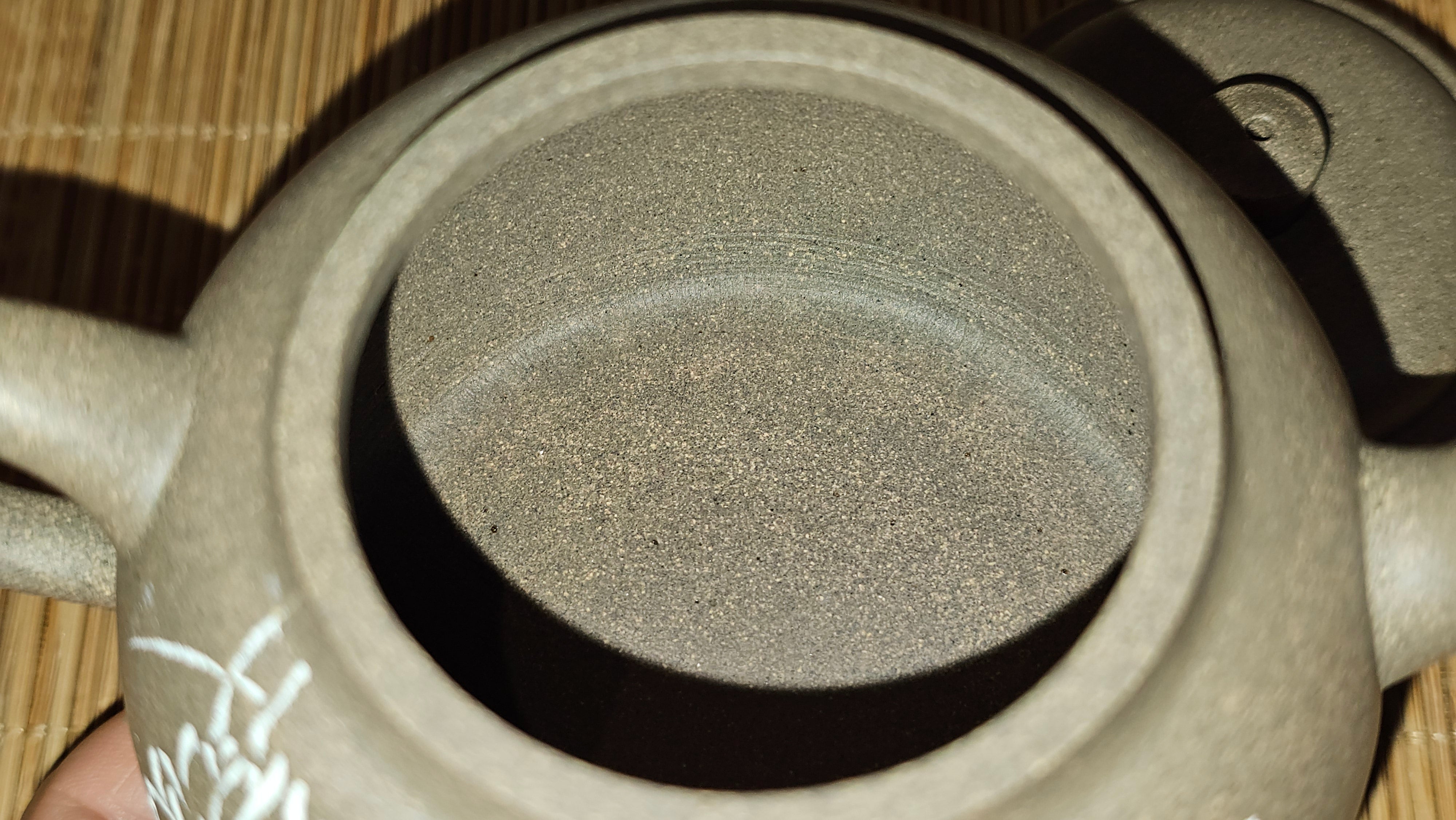 Wu Nian Hu《无念壶》, 161.6ml, Qing Hui Duan 青灰段泥, by our Craftsman Zhang Huan 张欢, Engraving by Craftsman Nan Shan Lao Ren 南山老人 ~ !Congratulations to Mr J.G.! 1041hrs 8th August 2025, Sydney, Australia🇦🇺.