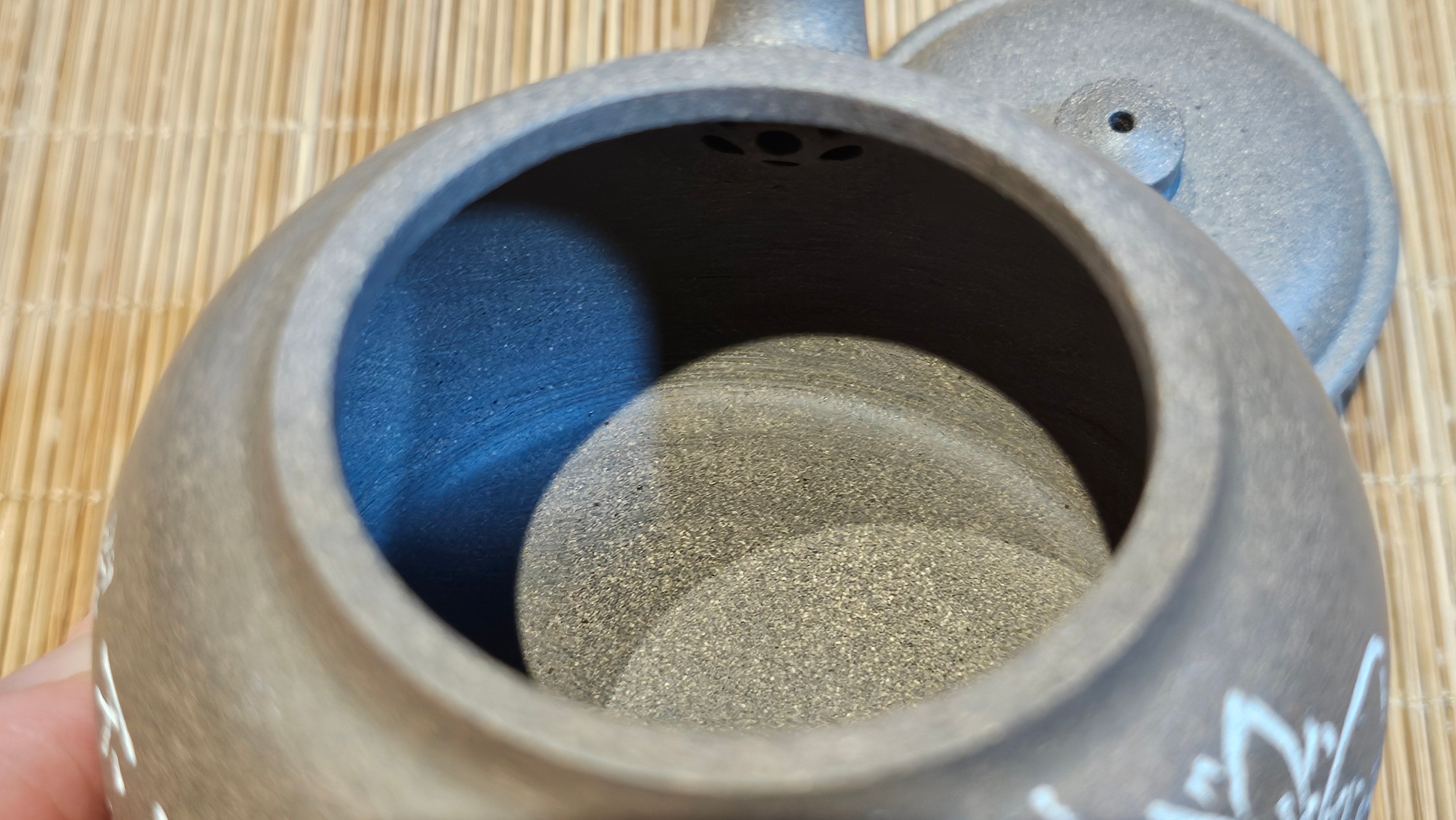 Wu Nian Hu《无念壶》, 161.6ml, Qing Hui Duan 青灰段泥, by our Craftsman Zhang Huan 张欢, Engraving by Craftsman Nan Shan Lao Ren 南山老人 ~ !Congratulations to Mr J.G.! 1041hrs 8th August 2025, Sydney, Australia🇦🇺.