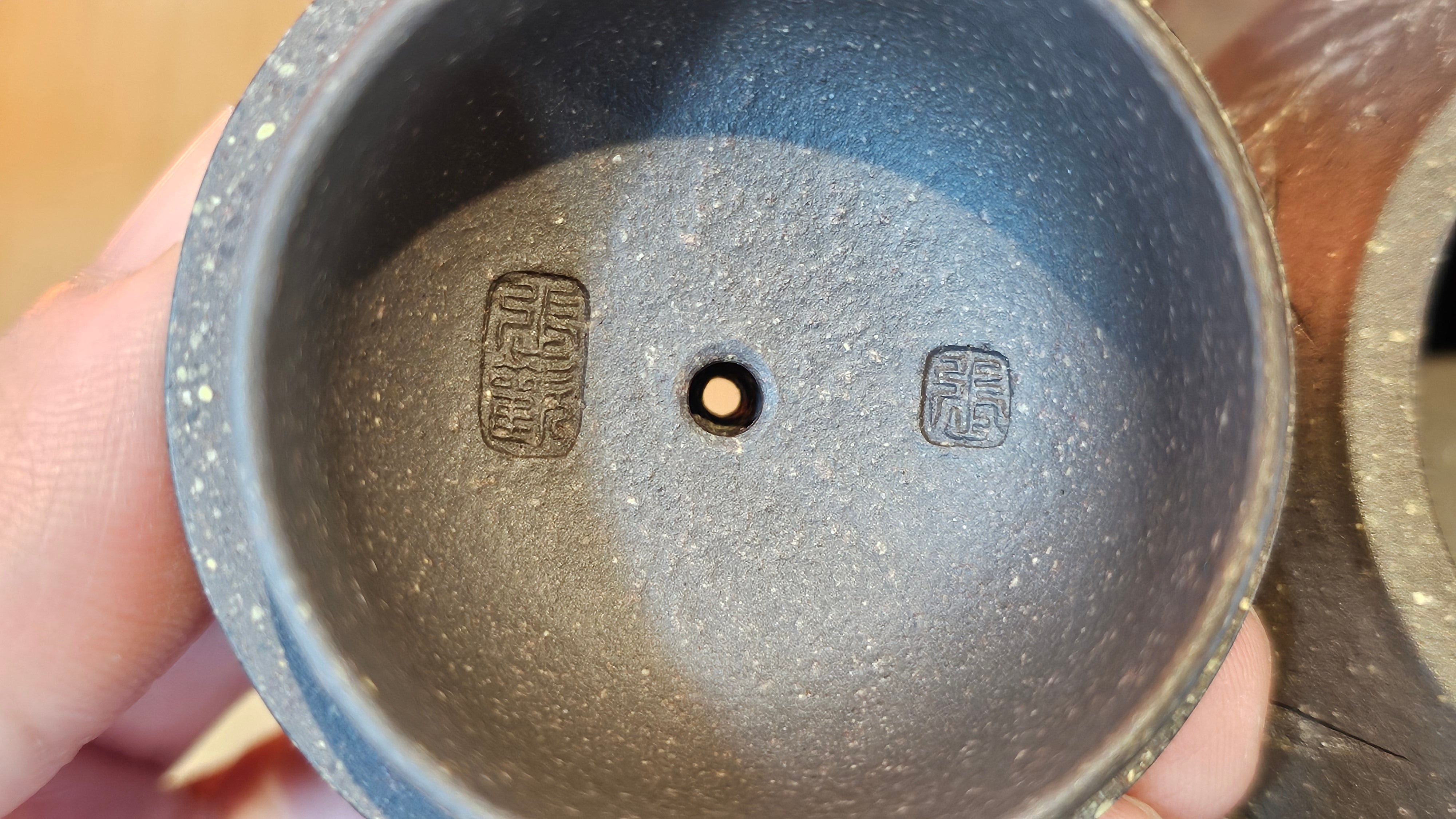 Du Zhi Hu《笃志壶》, 171.9ml, Hei Zi Ni 黑紫泥, by our Craftsman Zhang Huan 张欢, Calligraphy and Bamboo Engraving by Craftsman Yi Cheng 逸成 ~ !Congratulations to Ms M.L.!!1011hrs 8th August 2025, Phoenix, AZ!