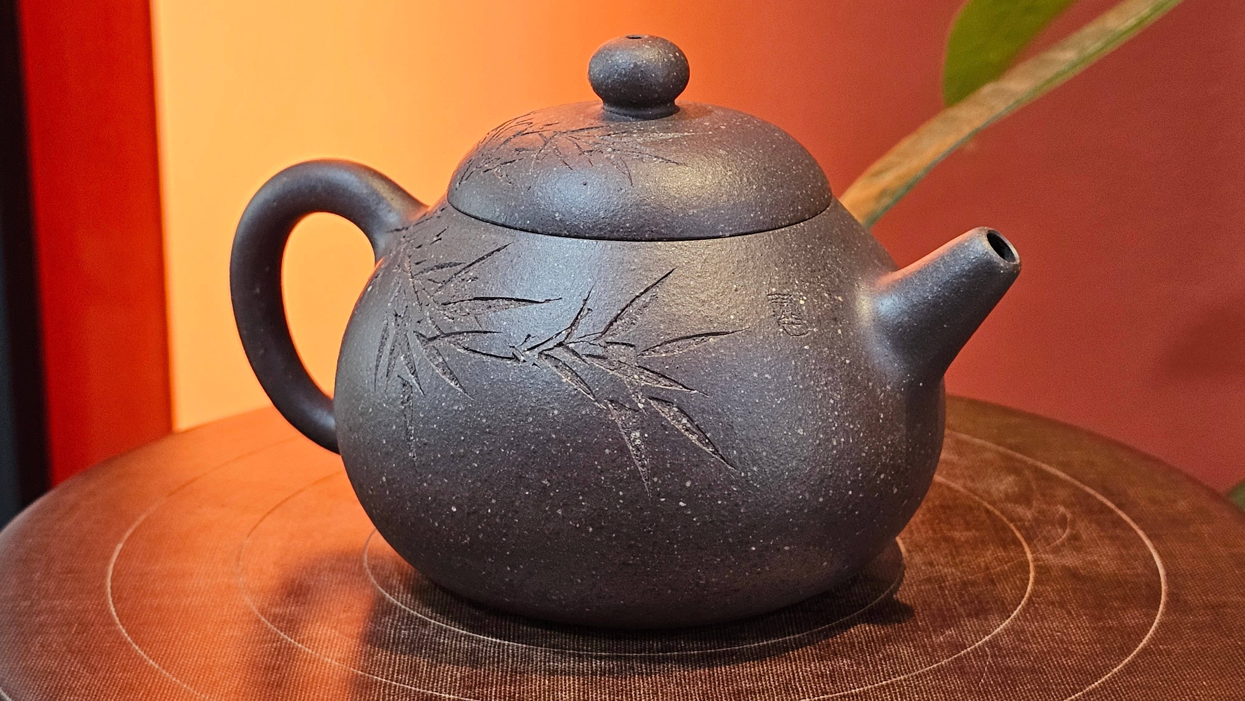 Du Zhi Hu《笃志壶》, 171.9ml, Hei Zi Ni 黑紫泥, by our Craftsman Zhang Huan 张欢, Calligraphy and Bamboo Engraving by Craftsman Yi Cheng 逸成 ~ !Congratulations to Ms M.L.!!1011hrs 8th August 2025, Phoenix, AZ!