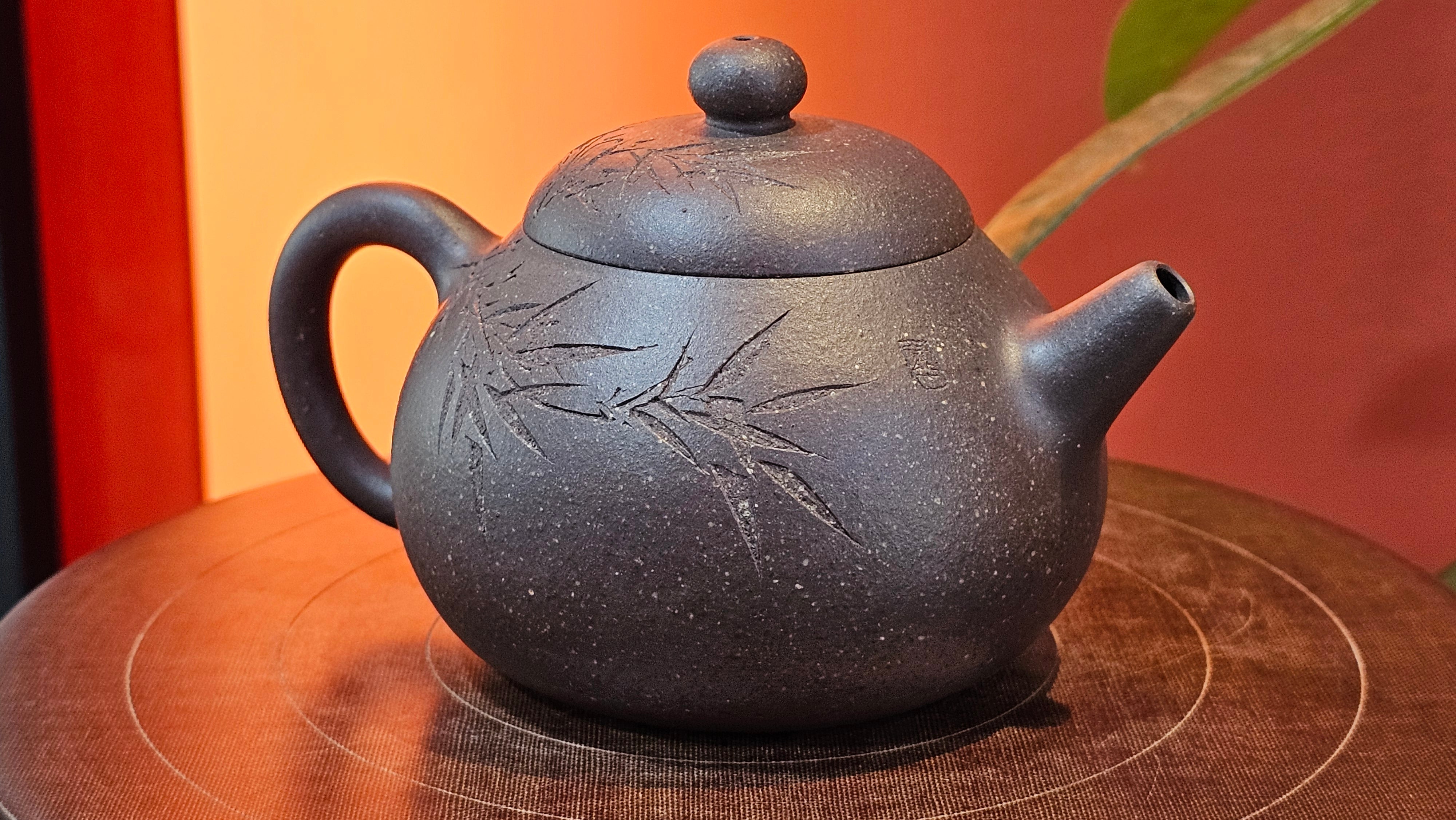 Du Zhi Hu《笃志壶》, 171.9ml, Hei Zi Ni 黑紫泥, by our Craftsman Zhang Huan 张欢, Calligraphy and Bamboo Engraving by Craftsman Yi Cheng 逸成 ~ !Congratulations to Ms M.L.!!1011hrs 8th August 2025, Phoenix, AZ!