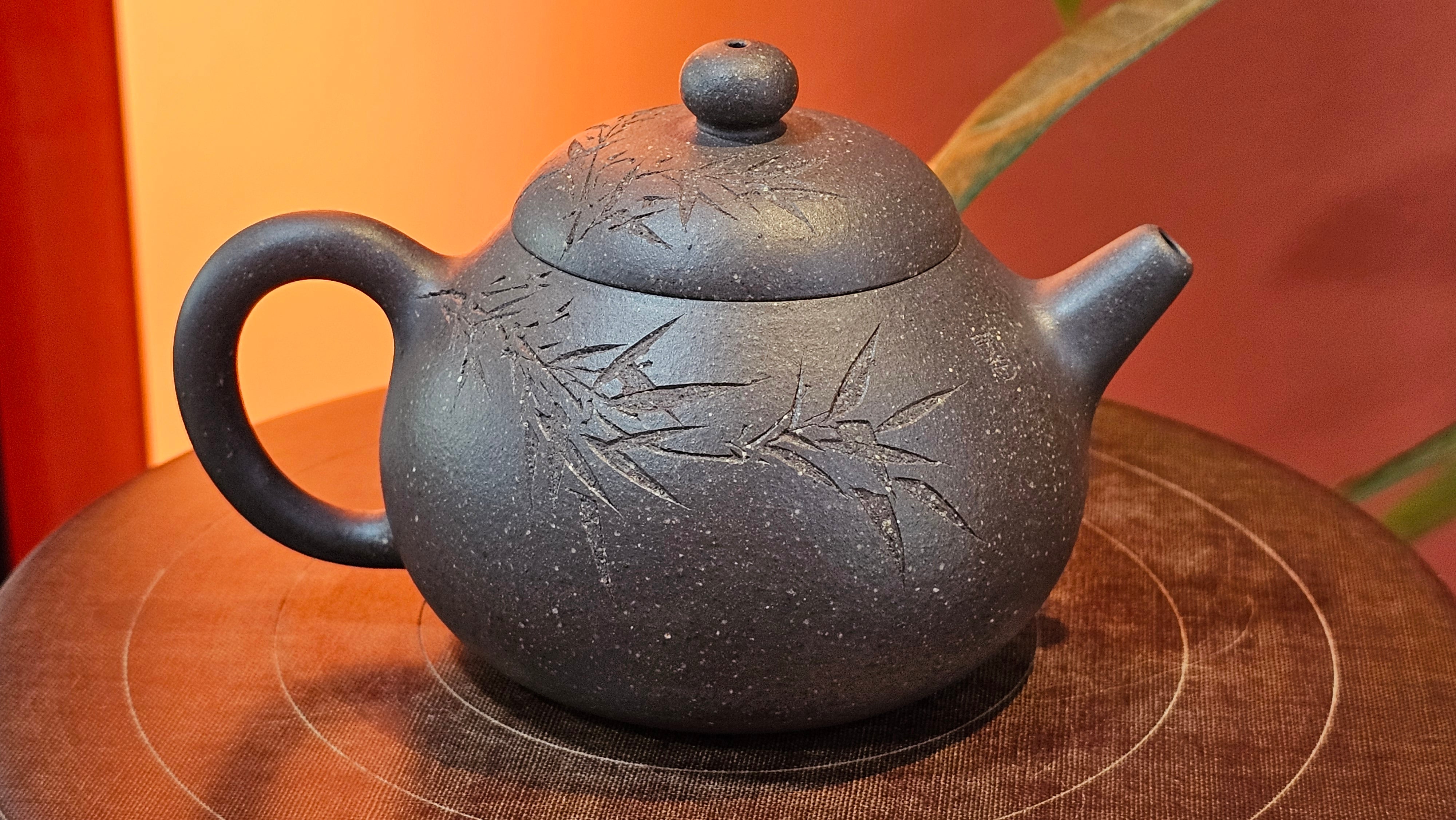 Du Zhi Hu《笃志壶》, 171.9ml, Hei Zi Ni 黑紫泥, by our Craftsman Zhang Huan 张欢, Calligraphy and Bamboo Engraving by Craftsman Yi Cheng 逸成 ~ !Congratulations to Ms M.L.!!1011hrs 8th August 2025, Phoenix, AZ!