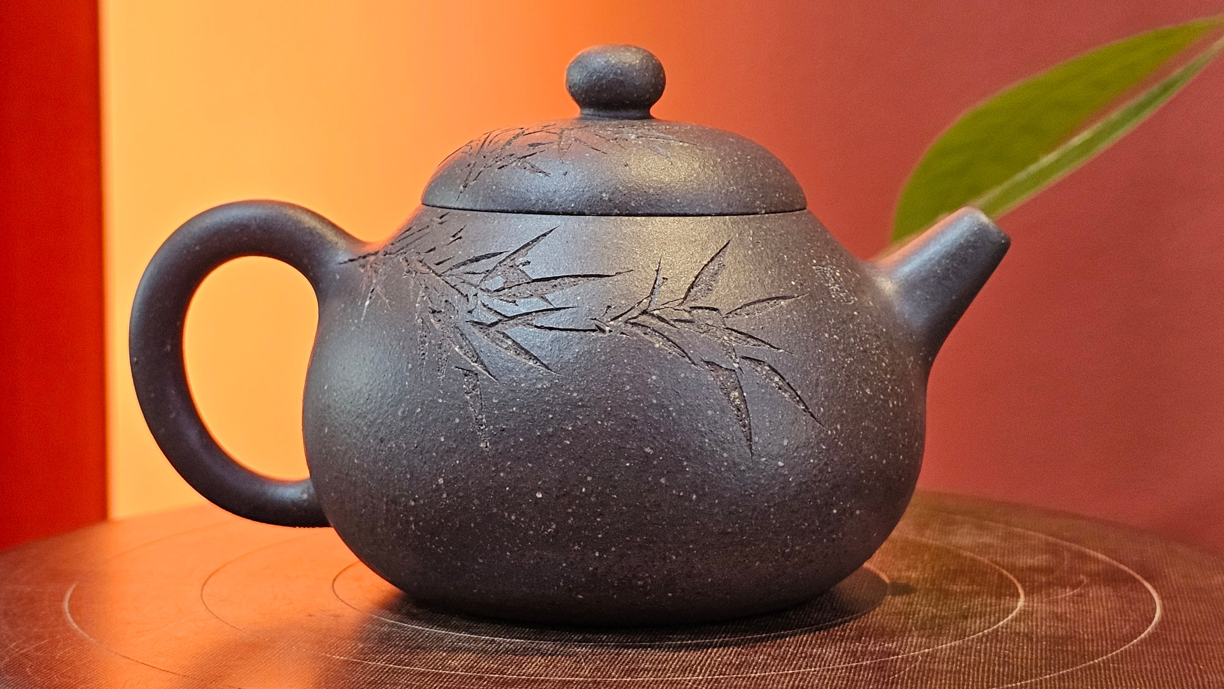 Du Zhi Hu《笃志壶》, 171.9ml, Hei Zi Ni 黑紫泥, by our Craftsman Zhang Huan 张欢, Calligraphy and Bamboo Engraving by Craftsman Yi Cheng 逸成 ~ !Congratulations to Ms M.L.!!1011hrs 8th August 2025, Phoenix, AZ!