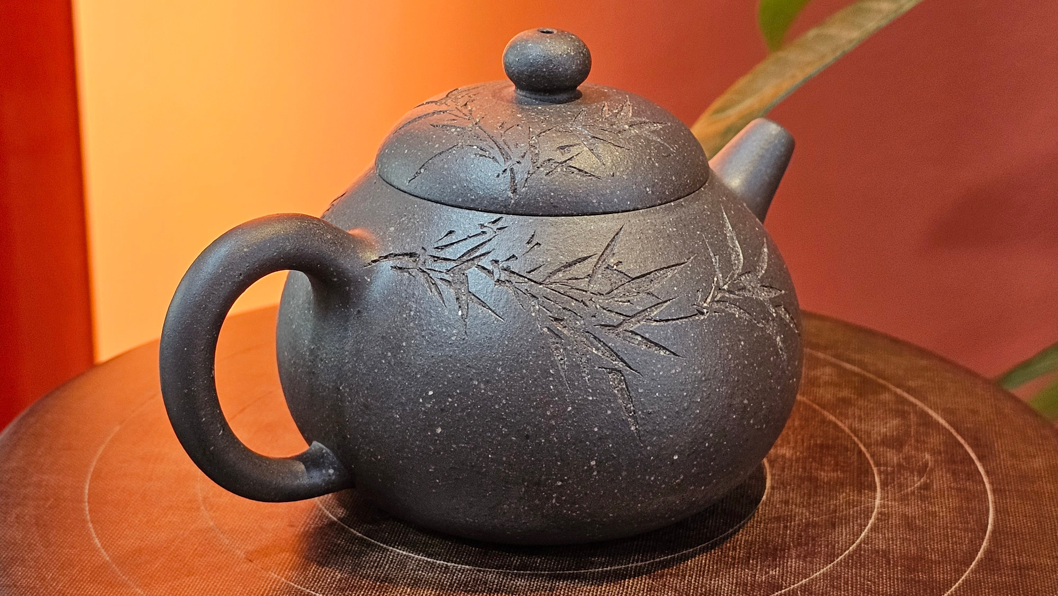 Du Zhi Hu《笃志壶》, 171.9ml, Hei Zi Ni 黑紫泥, by our Craftsman Zhang Huan 张欢, Calligraphy and Bamboo Engraving by Craftsman Yi Cheng 逸成 ~ !Congratulations to Ms M.L.!!1011hrs 8th August 2025, Phoenix, AZ!