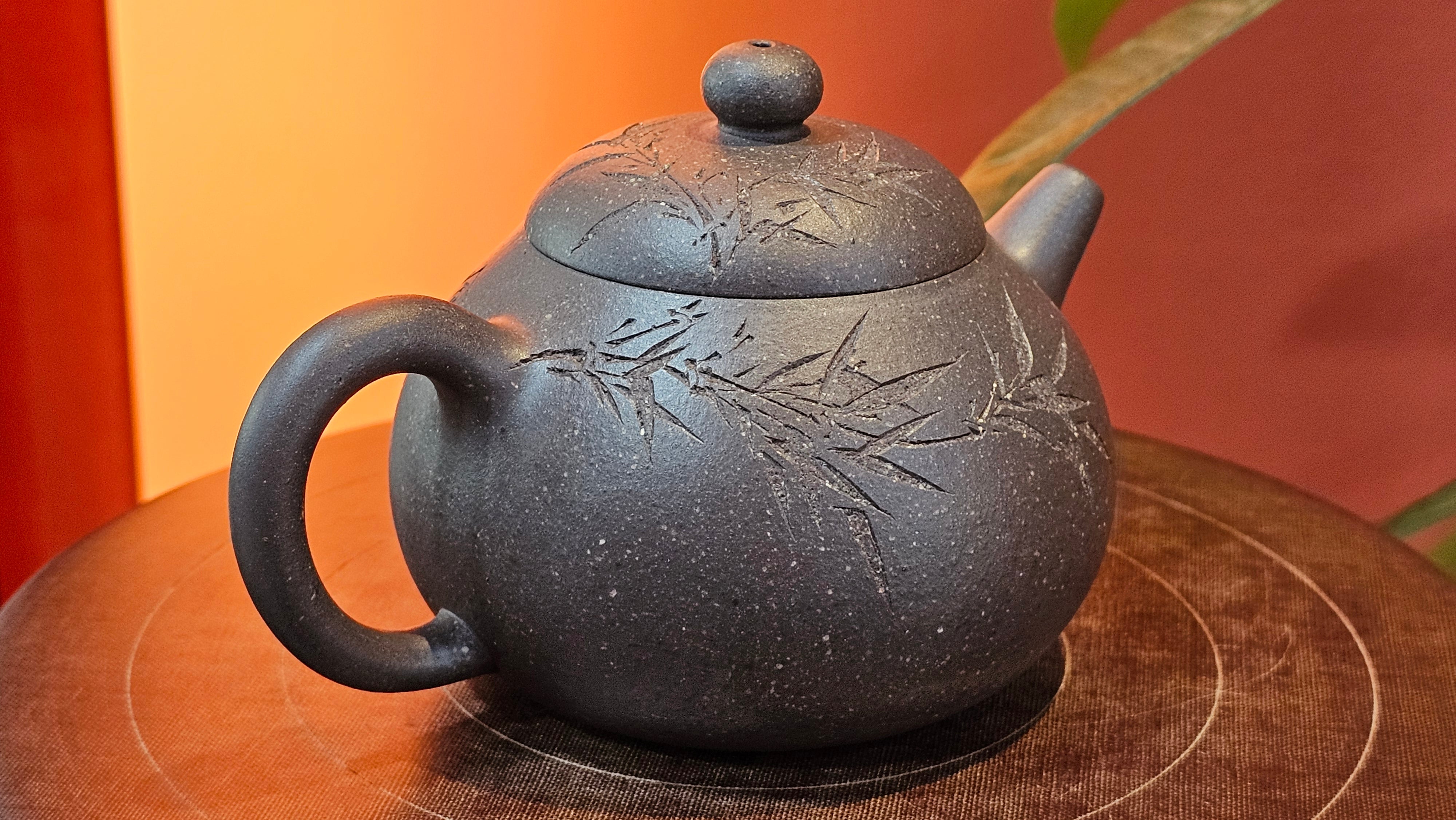 Du Zhi Hu《笃志壶》, 171.9ml, Hei Zi Ni 黑紫泥, by our Craftsman Zhang Huan 张欢, Calligraphy and Bamboo Engraving by Craftsman Yi Cheng 逸成 ~ !Congratulations to Ms M.L.!!1011hrs 8th August 2025, Phoenix, AZ!