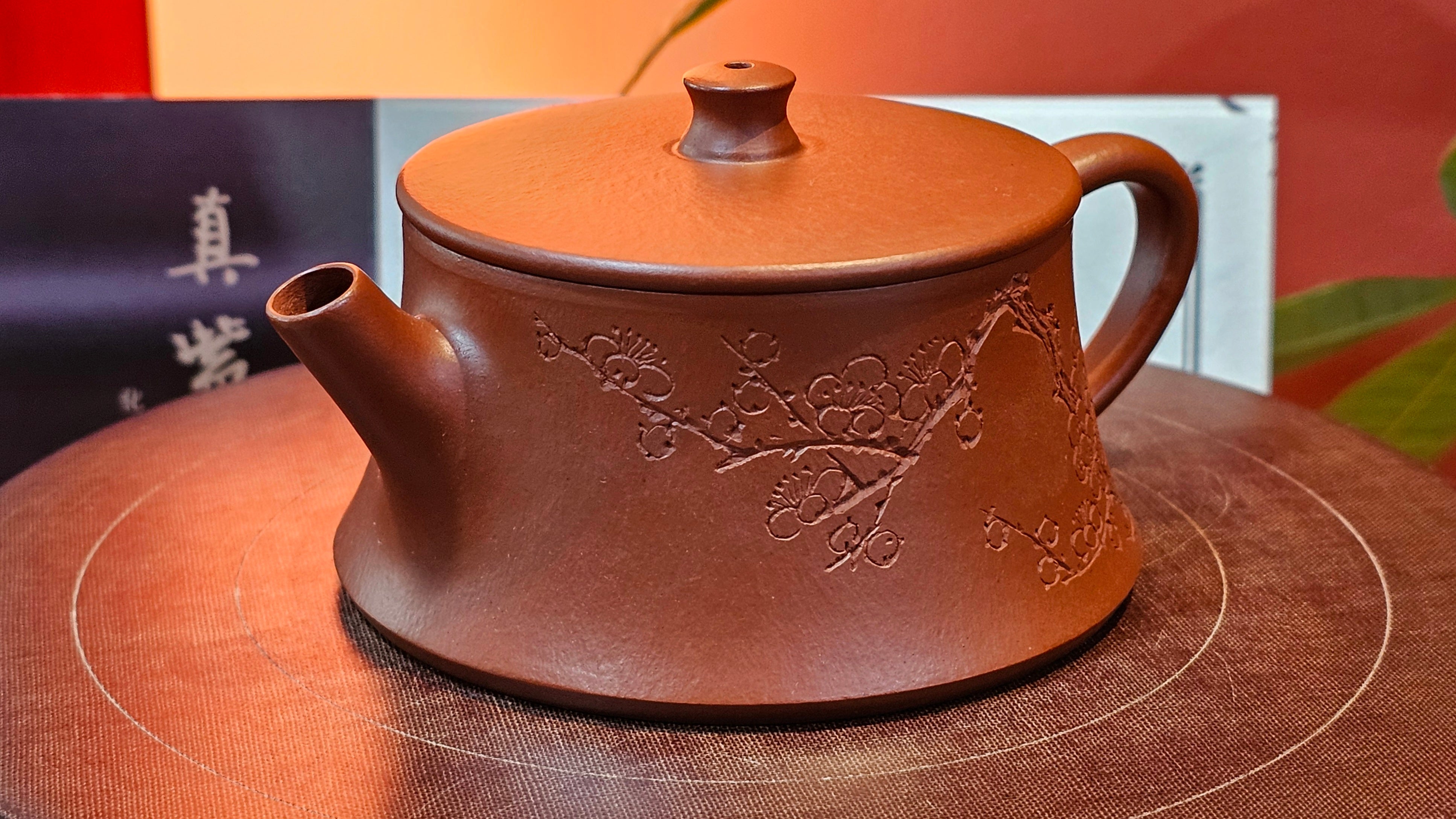 Yun Zhu 云柱 "Pillar of the Heavens", 138.1ml, Xiao Mei Yao Zhu Ni, by our Collaborative Craftsman Wang Hui 王慧 ~ "梅开五福" and Plum Blossoms Engraving by Craftsman Yi De Shu 一德书 ~ Congratulations to!Tea Sommr A.M., 1238hrs 16th August 2025, Padua, Italy🇮🇹!