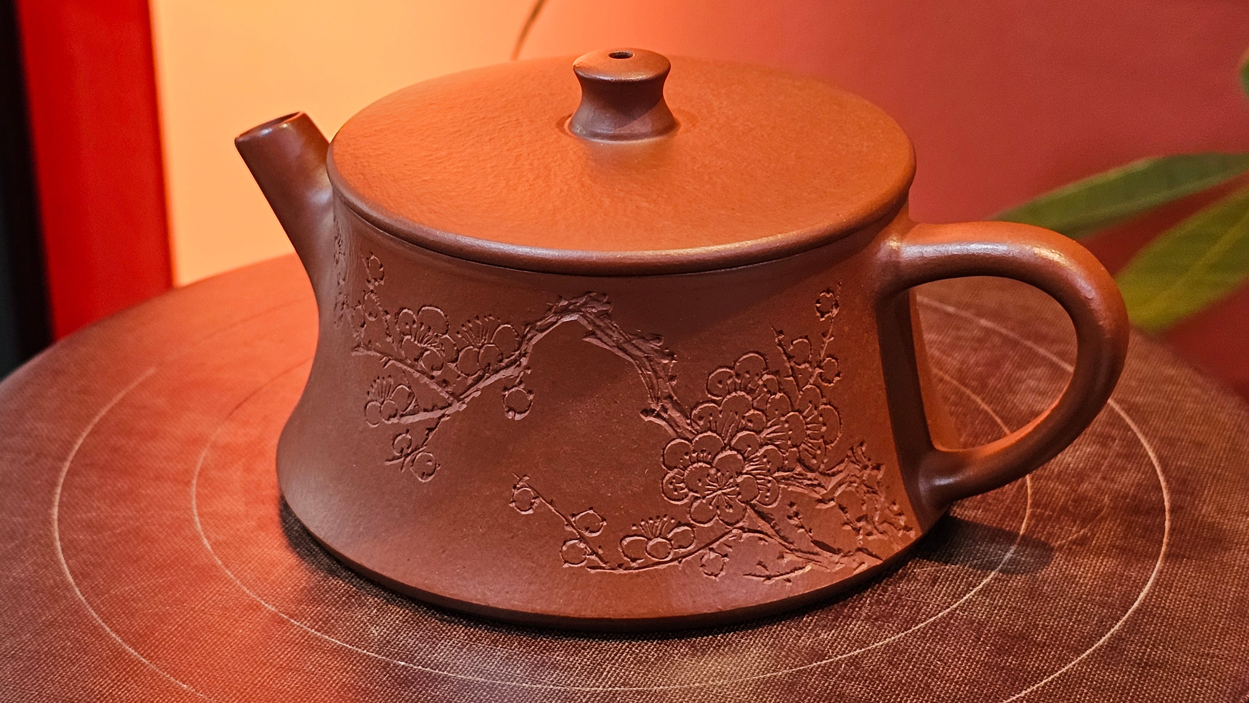 Yun Zhu 云柱 "Pillar of the Heavens", 138.1ml, Xiao Mei Yao Zhu Ni, by our Collaborative Craftsman Wang Hui 王慧 ~ "梅开五福" and Plum Blossoms Engraving by Craftsman Yi De Shu 一德书 ~ Congratulations to!Tea Sommr A.M., 1238hrs 16th August 2025, Padua, Italy🇮🇹!