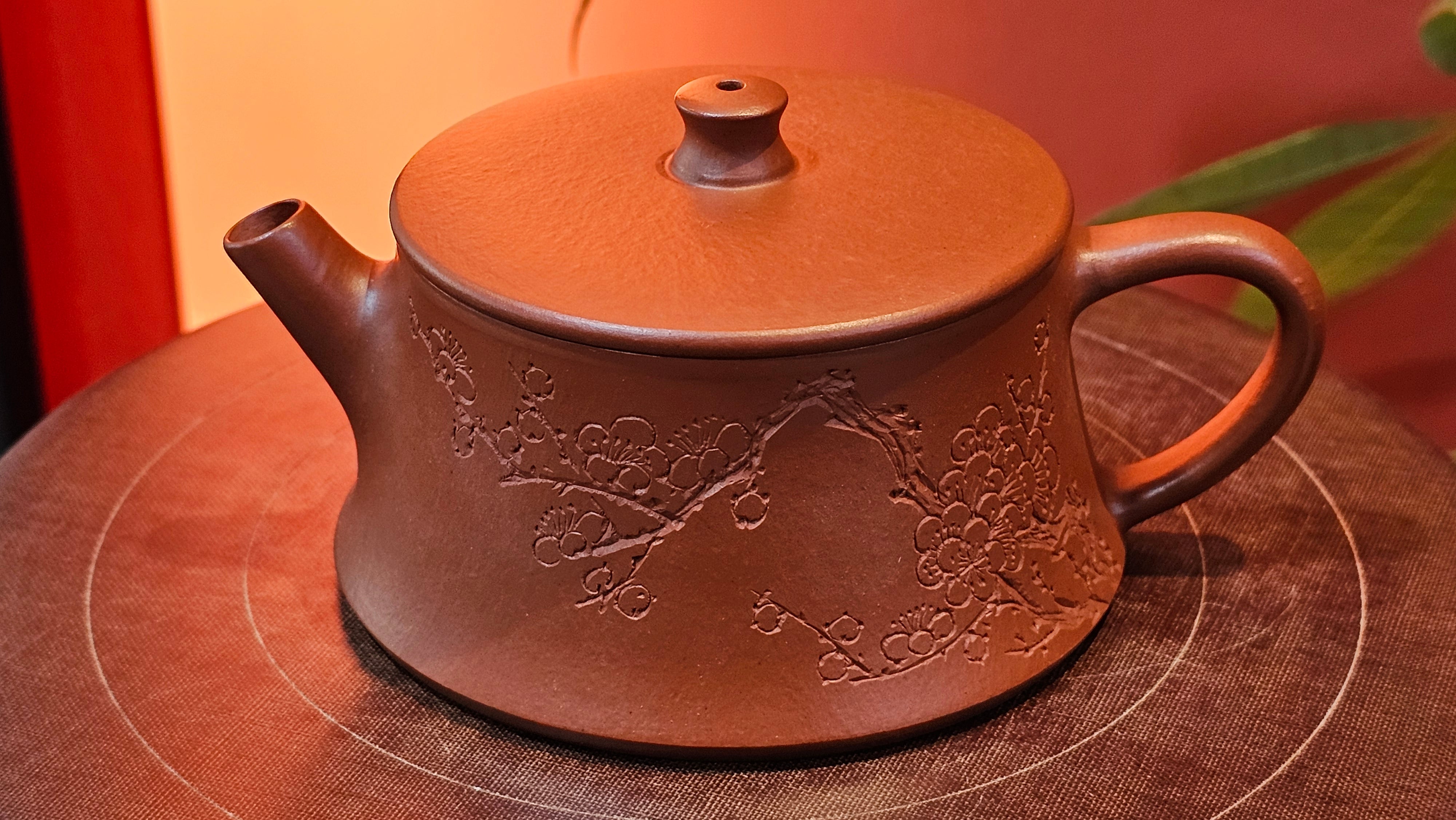 Yun Zhu 云柱 "Pillar of the Heavens", 138.1ml, Xiao Mei Yao Zhu Ni, by our Collaborative Craftsman Wang Hui 王慧 ~ "梅开五福" and Plum Blossoms Engraving by Craftsman Yi De Shu 一德书 ~ Congratulations to!Tea Sommr A.M., 1238hrs 16th August 2025, Padua, Italy🇮🇹!