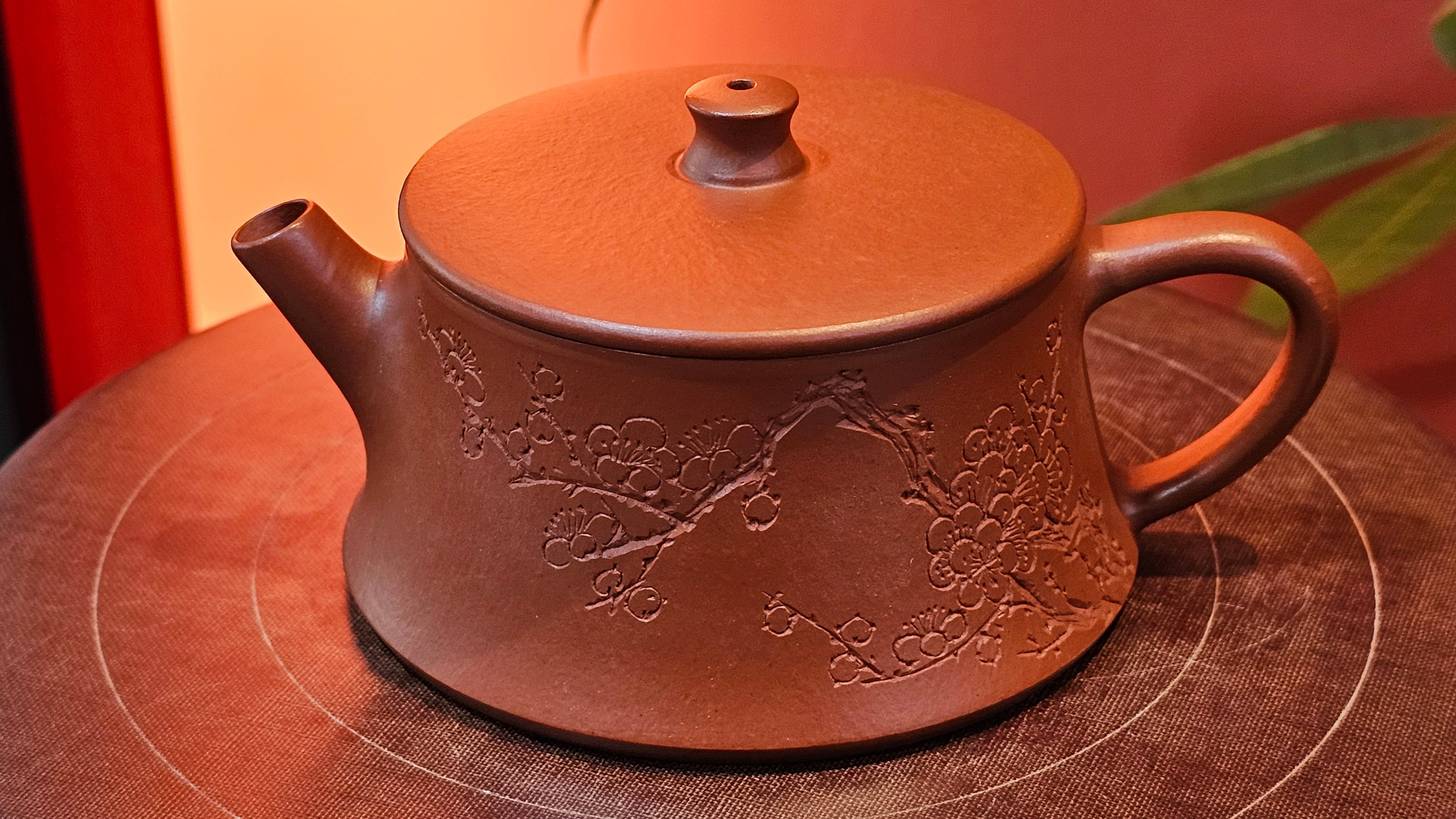 Yun Zhu 云柱 "Pillar of the Heavens", 138.1ml, Xiao Mei Yao Zhu Ni, by our Collaborative Craftsman Wang Hui 王慧 ~ "梅开五福" and Plum Blossoms Engraving by Craftsman Yi De Shu 一德书 ~ Congratulations to!Tea Sommr A.M., 1238hrs 16th August 2025, Padua, Italy🇮🇹!