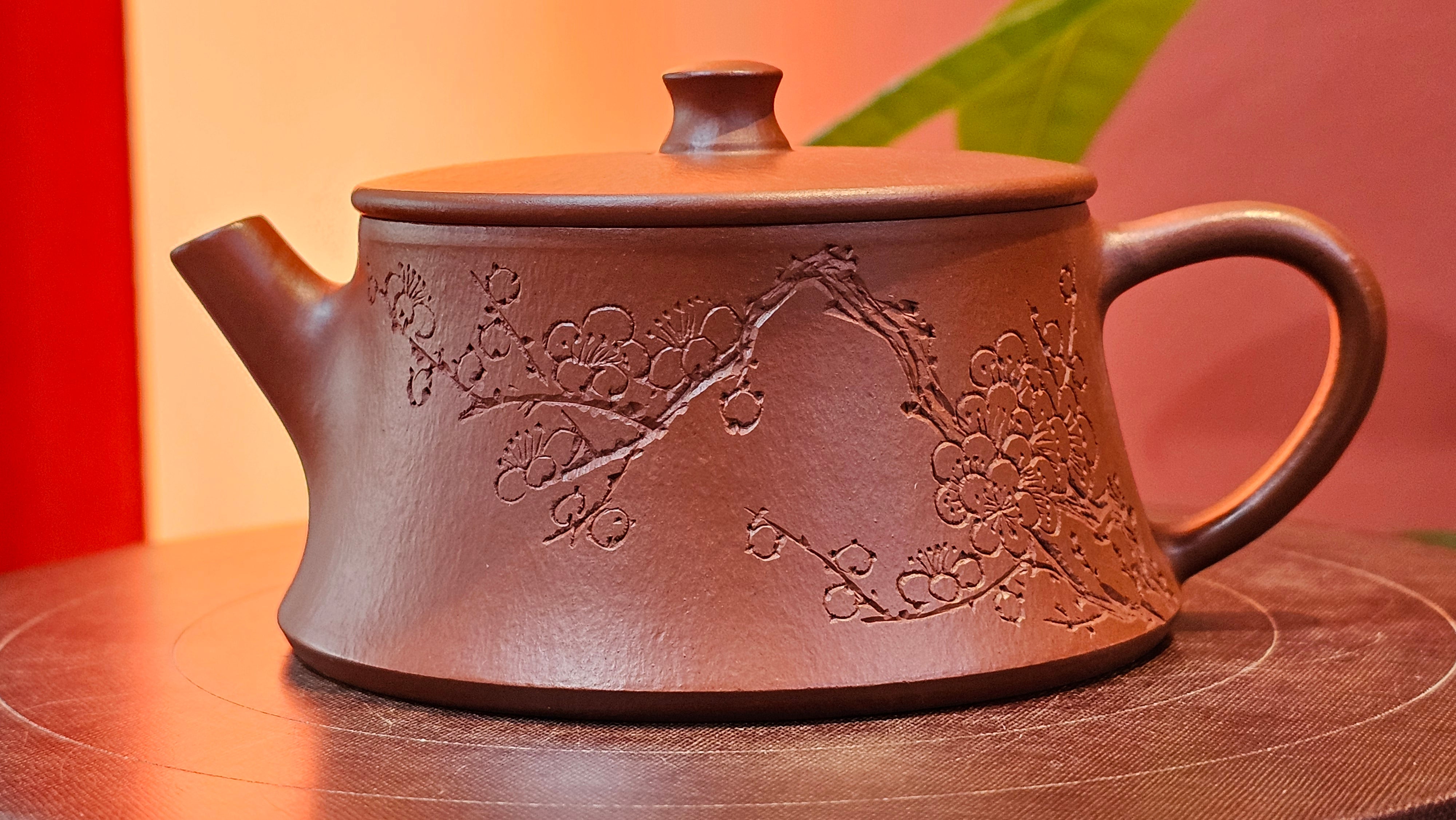 Yun Zhu 云柱 "Pillar of the Heavens", 138.1ml, Xiao Mei Yao Zhu Ni, by our Collaborative Craftsman Wang Hui 王慧 ~ "梅开五福" and Plum Blossoms Engraving by Craftsman Yi De Shu 一德书 ~ Congratulations to!Tea Sommr A.M., 1238hrs 16th August 2025, Padua, Italy🇮🇹!