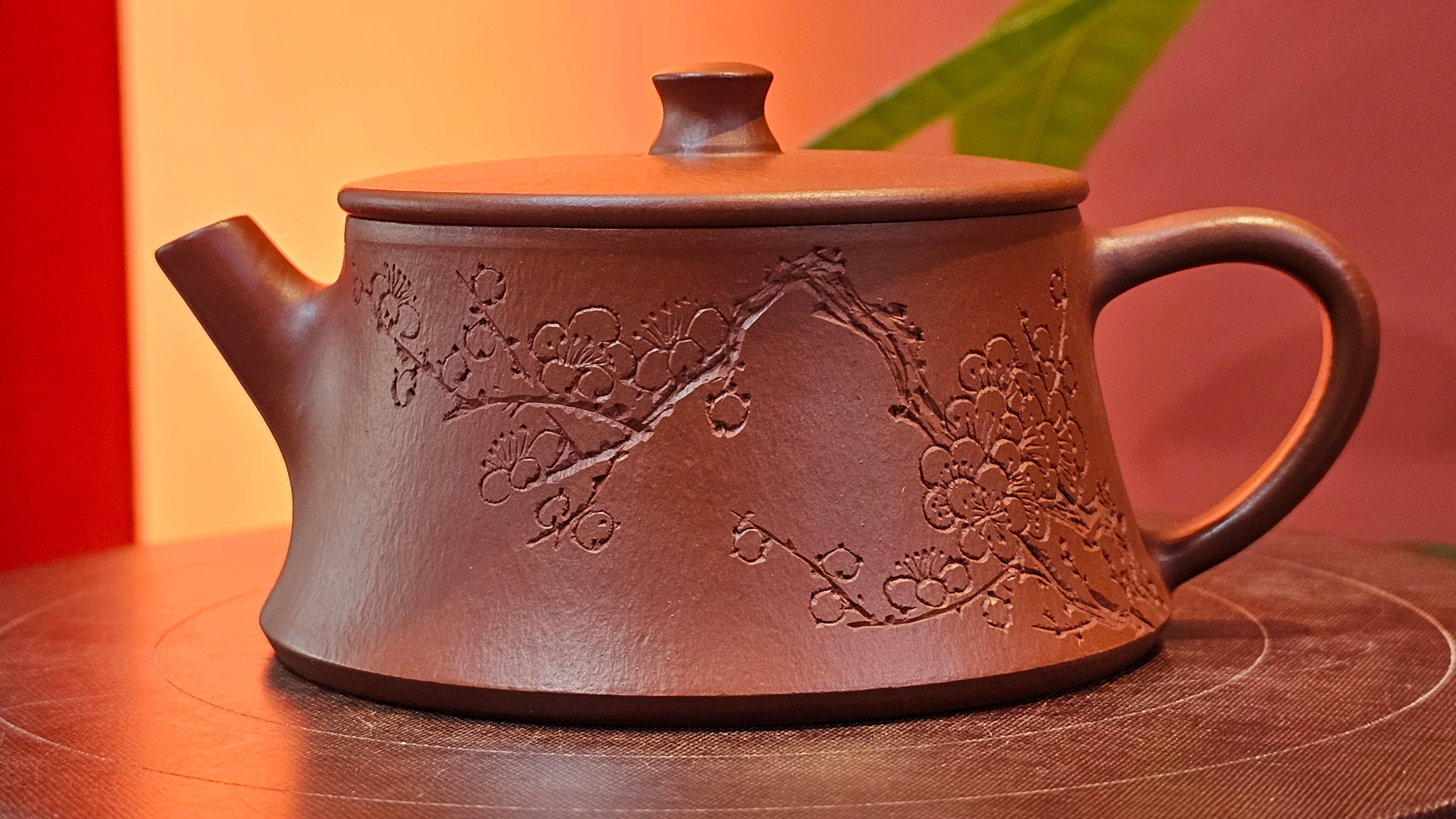 Yun Zhu 云柱 "Pillar of the Heavens", 138.1ml, Xiao Mei Yao Zhu Ni, by our Collaborative Craftsman Wang Hui 王慧 ~ "梅开五福" and Plum Blossoms Engraving by Craftsman Yi De Shu 一德书 ~ Congratulations to!Tea Sommr A.M., 1238hrs 16th August 2025, Padua, Italy🇮🇹!